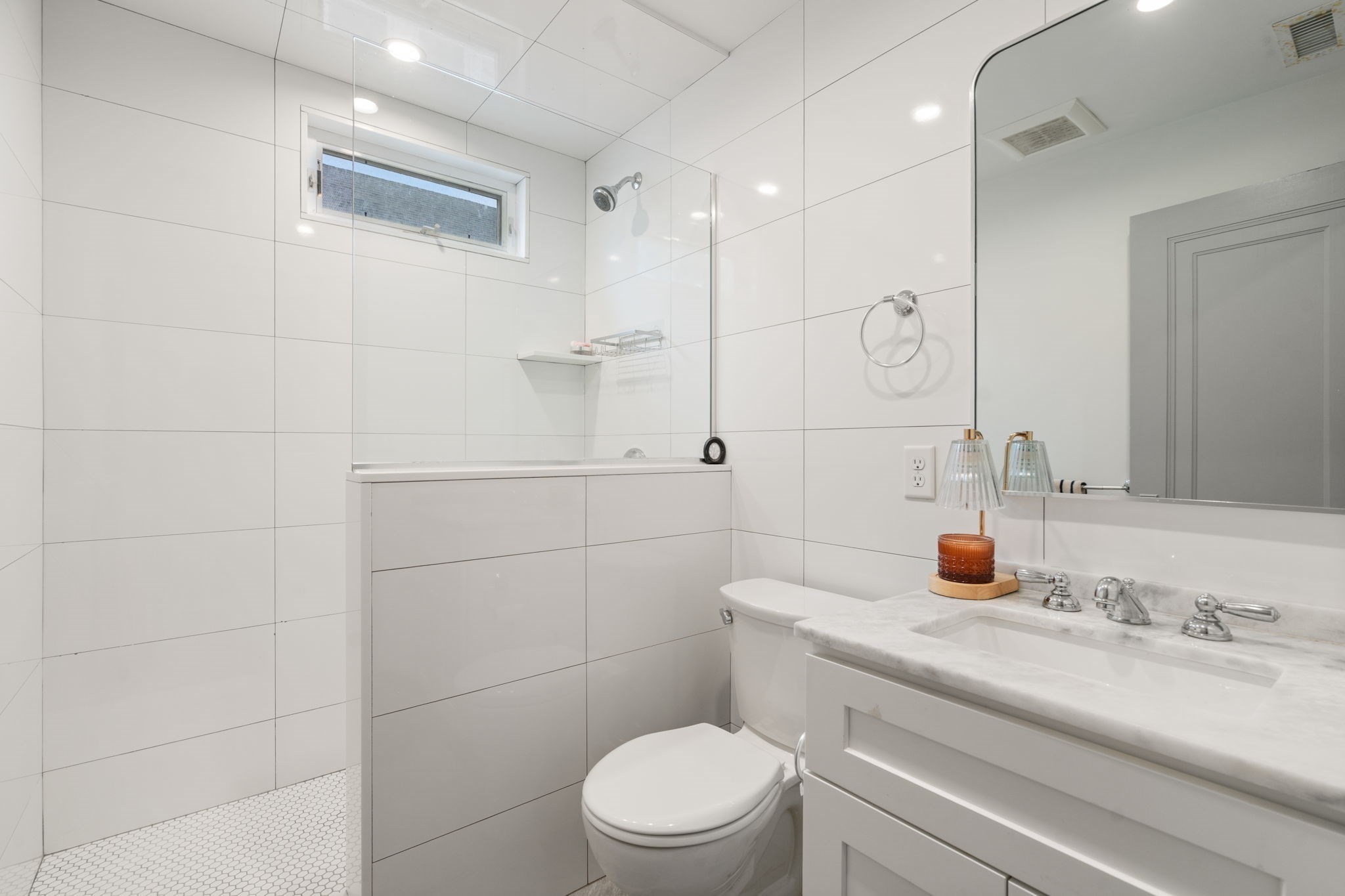 588 Gallivan Blvd Property Photo 14