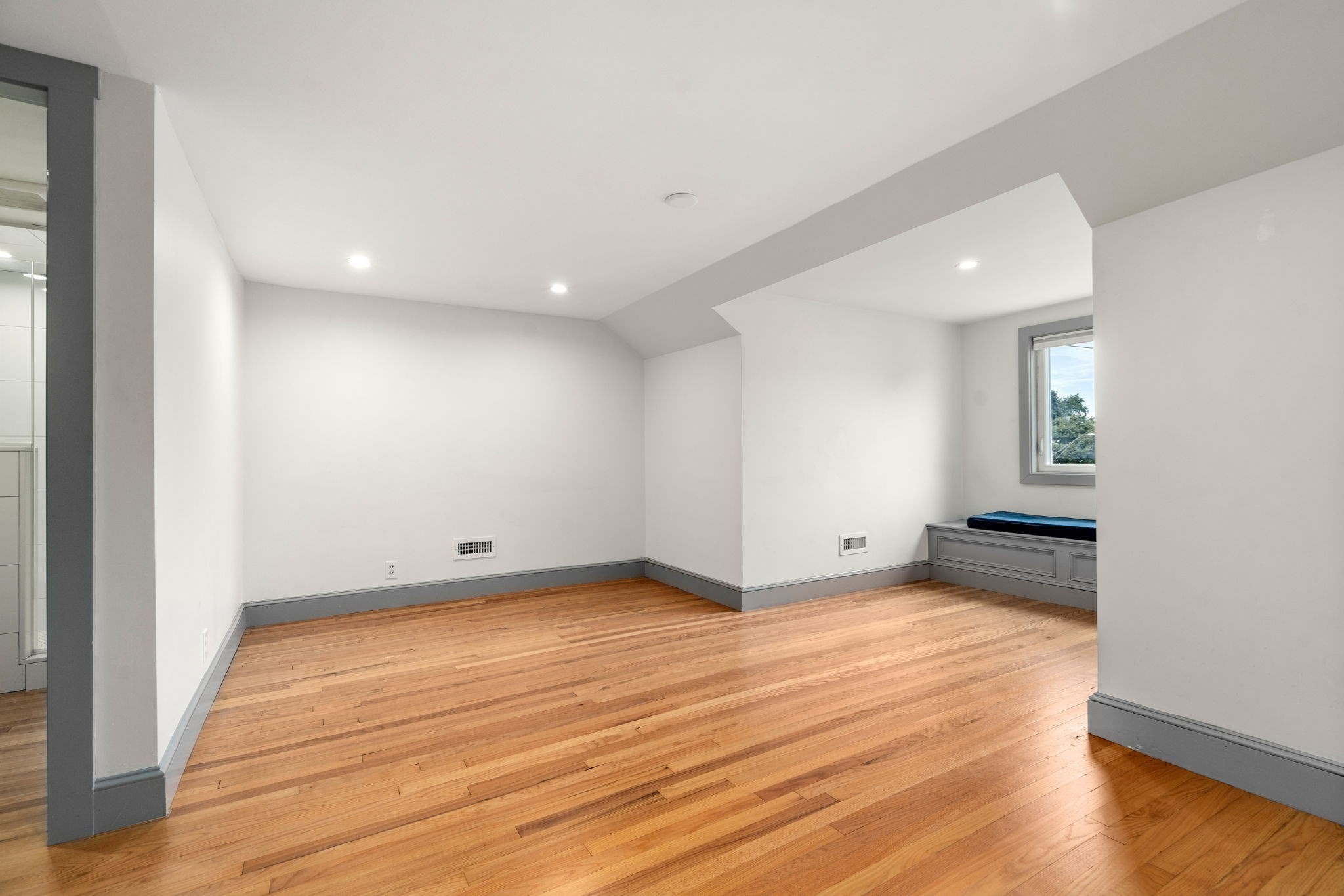 588 Gallivan Blvd Property Photo 24