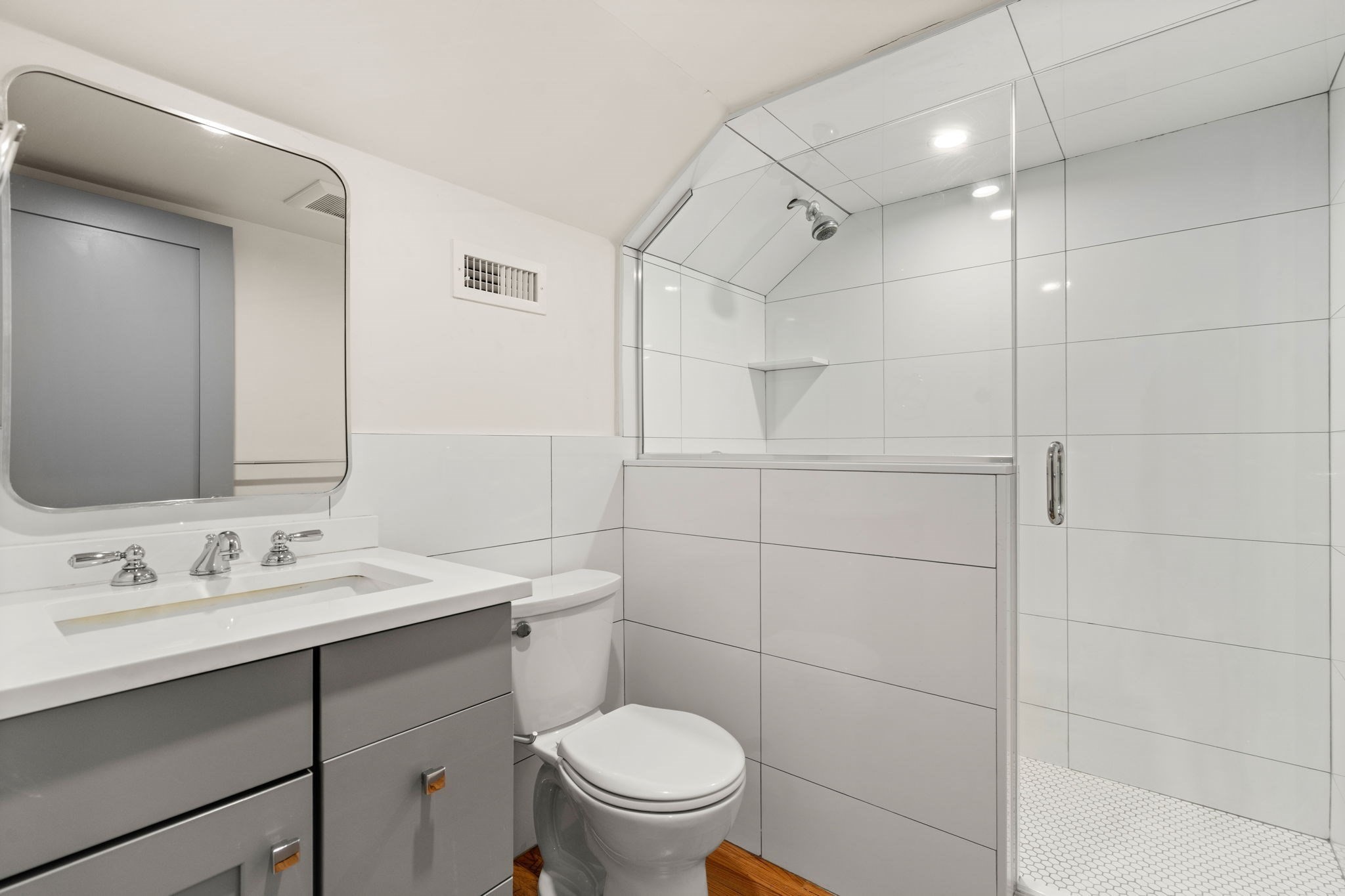 588 Gallivan Blvd Property Photo 26