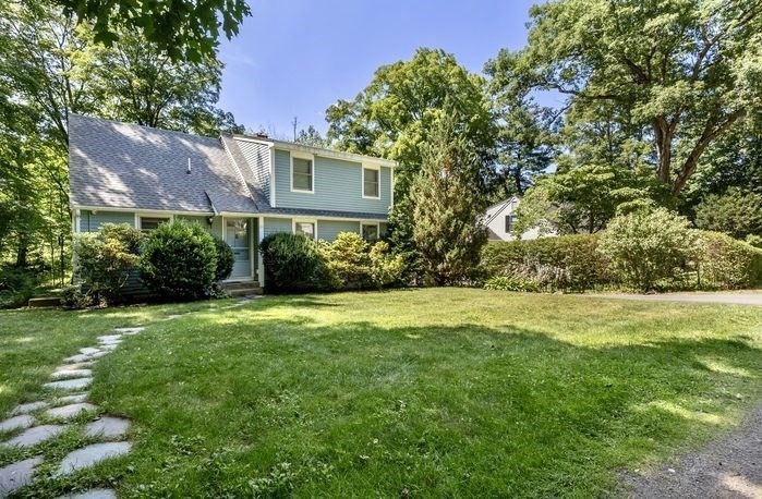 11 Springdale Ave Property Photo 1