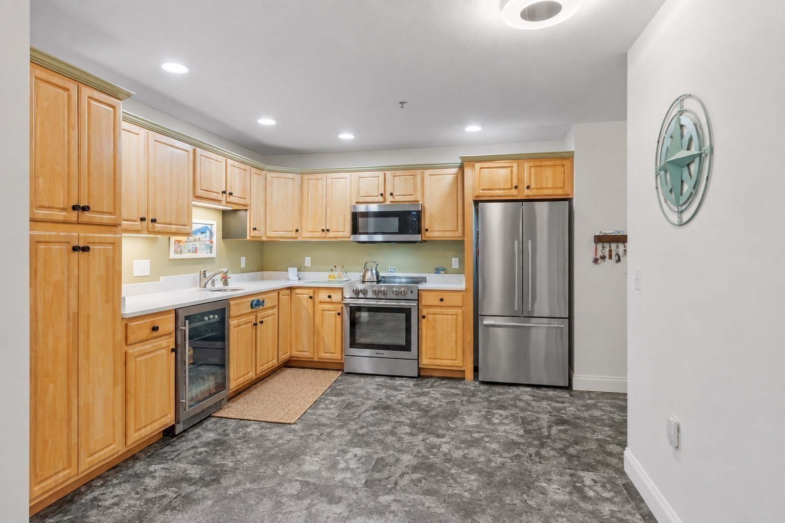 135 Beach Road # B207 Property Photo 9