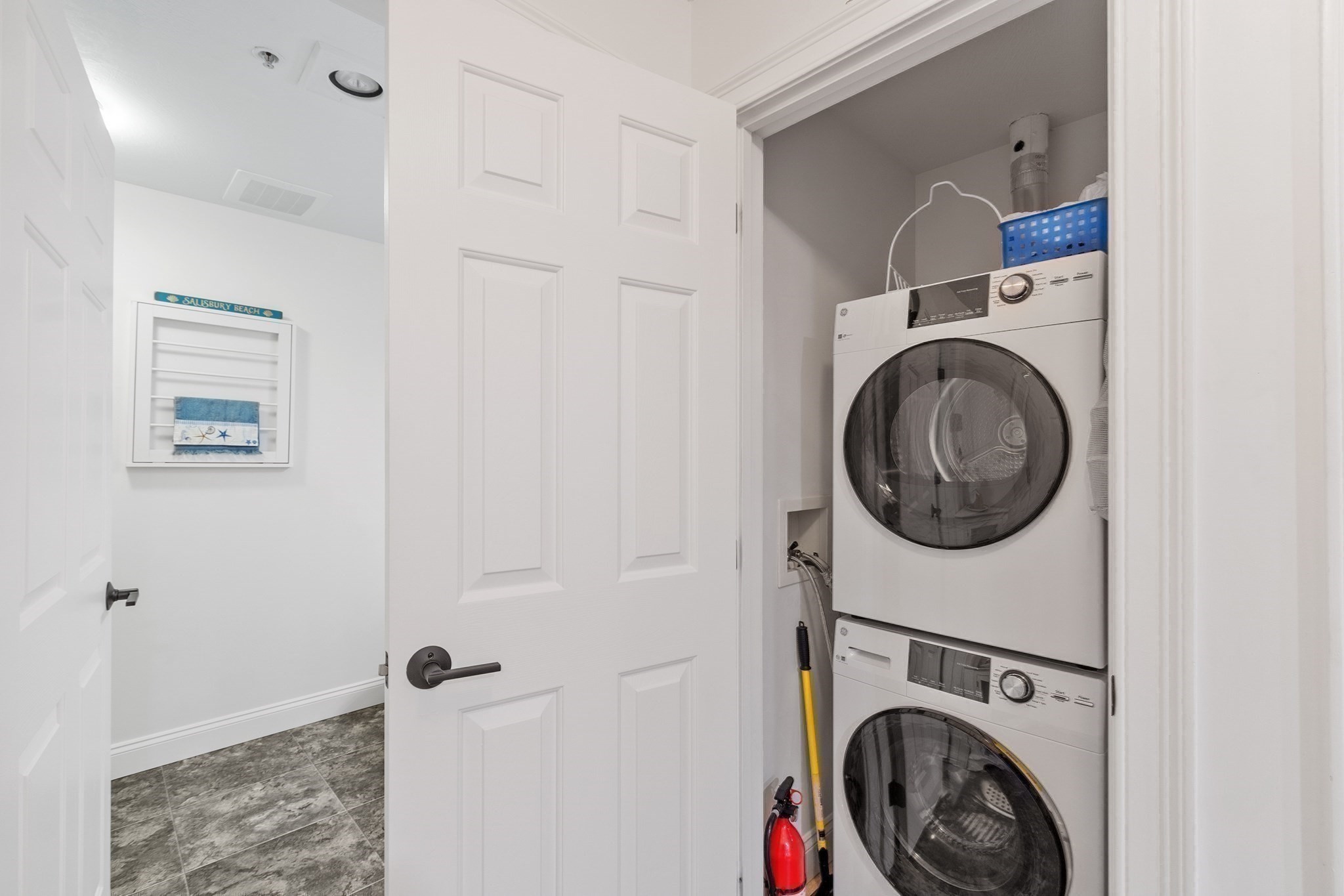 135 Beach Road # B207 Property Photo 15