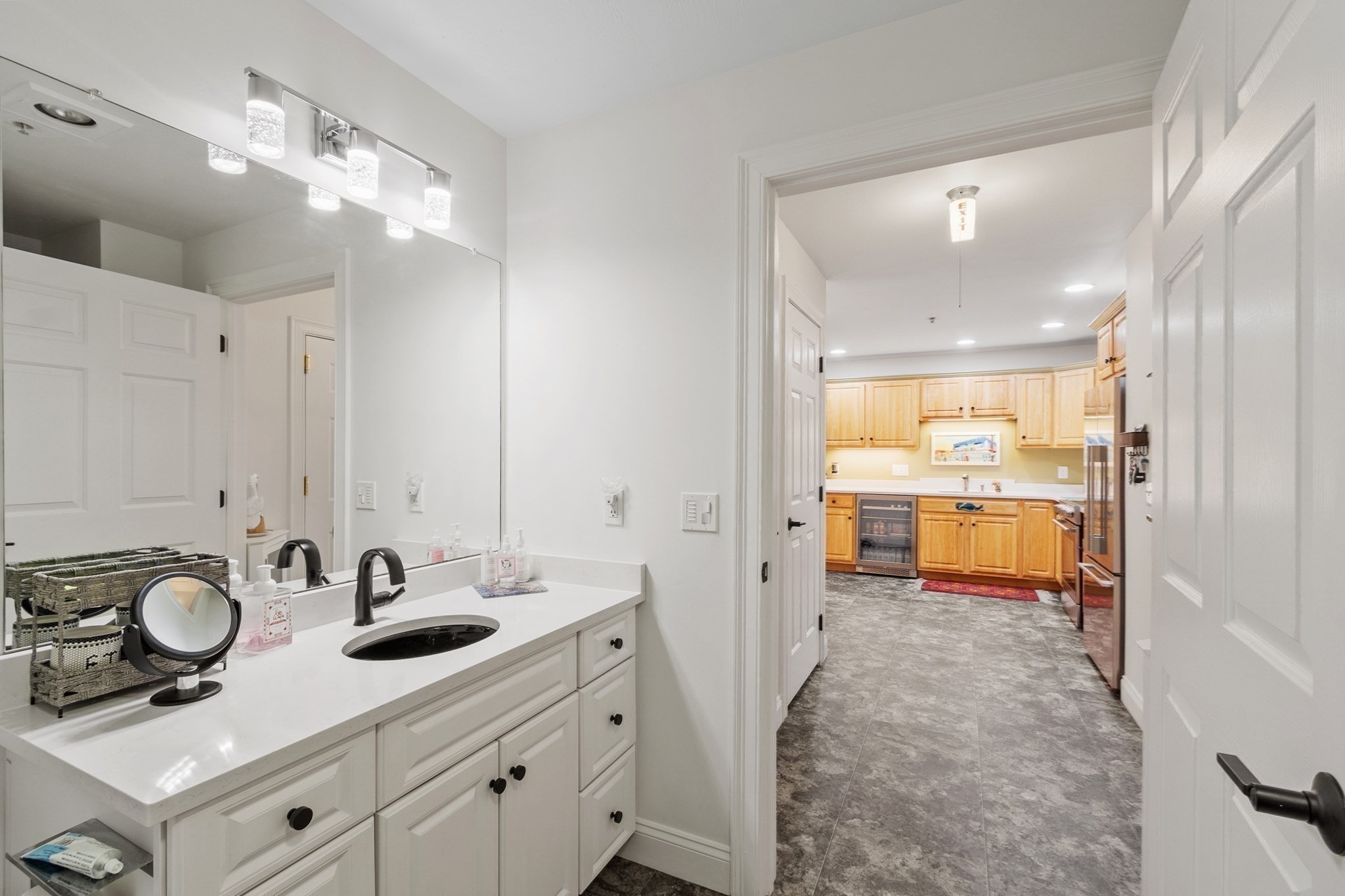 135 Beach Road # B207 Property Photo 22