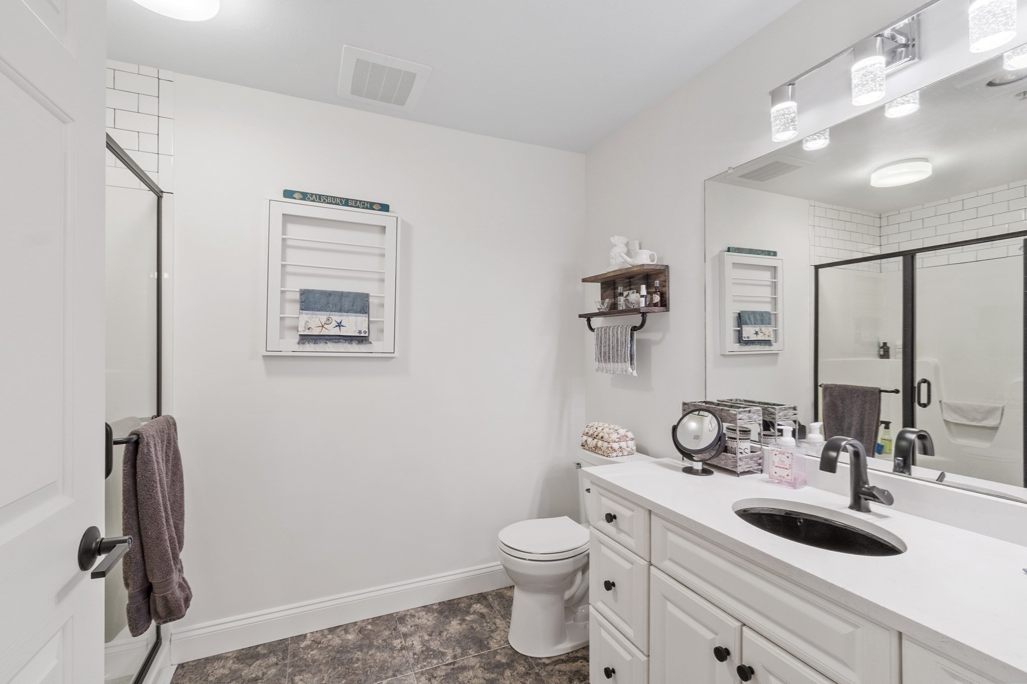 135 Beach Road # B207 Property Photo 23
