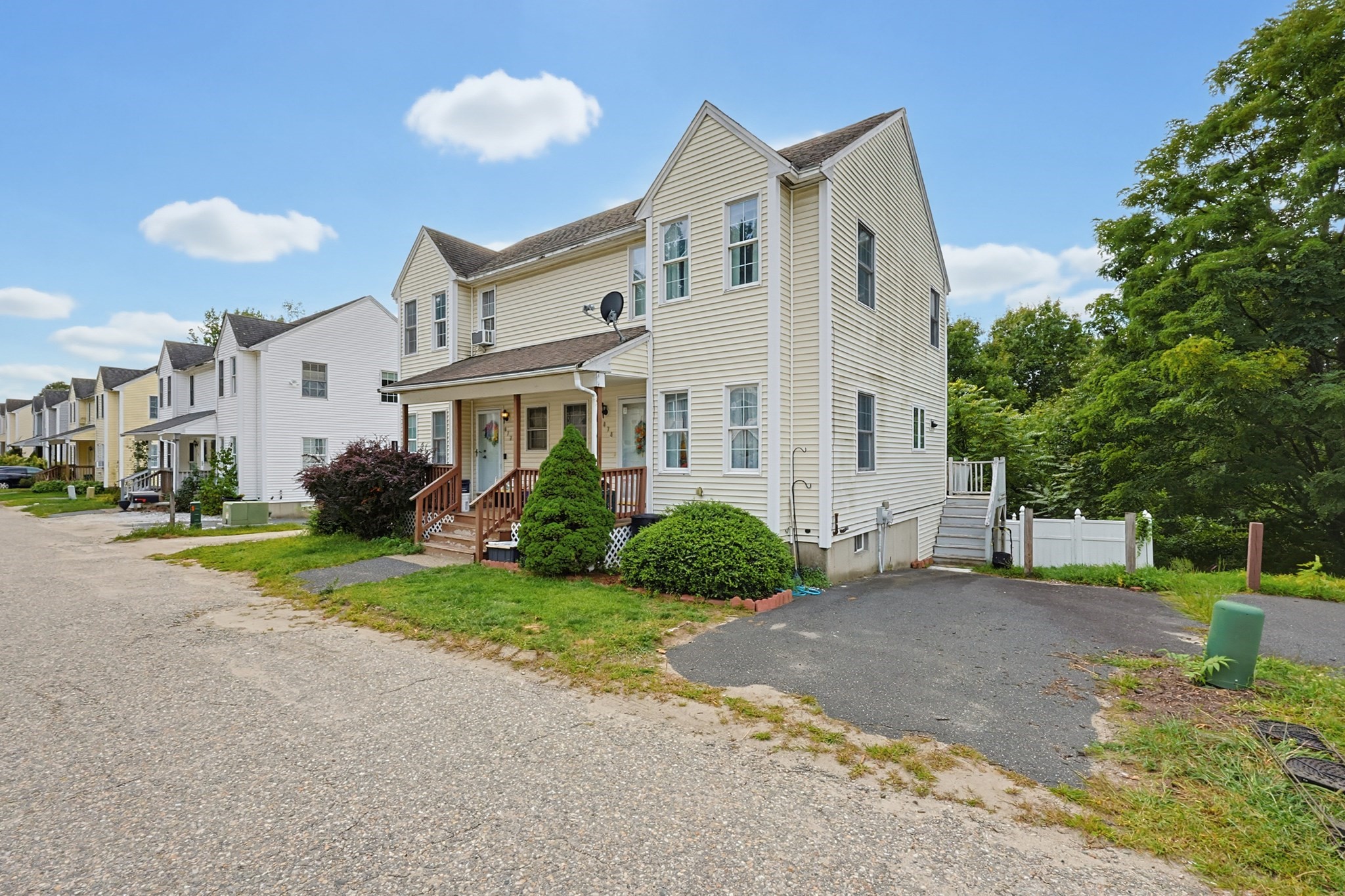 474 Plantation St Property Photo 1