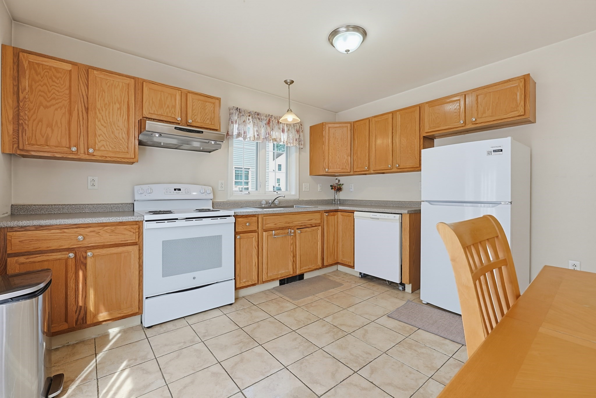 474 Plantation St Property Photo 9