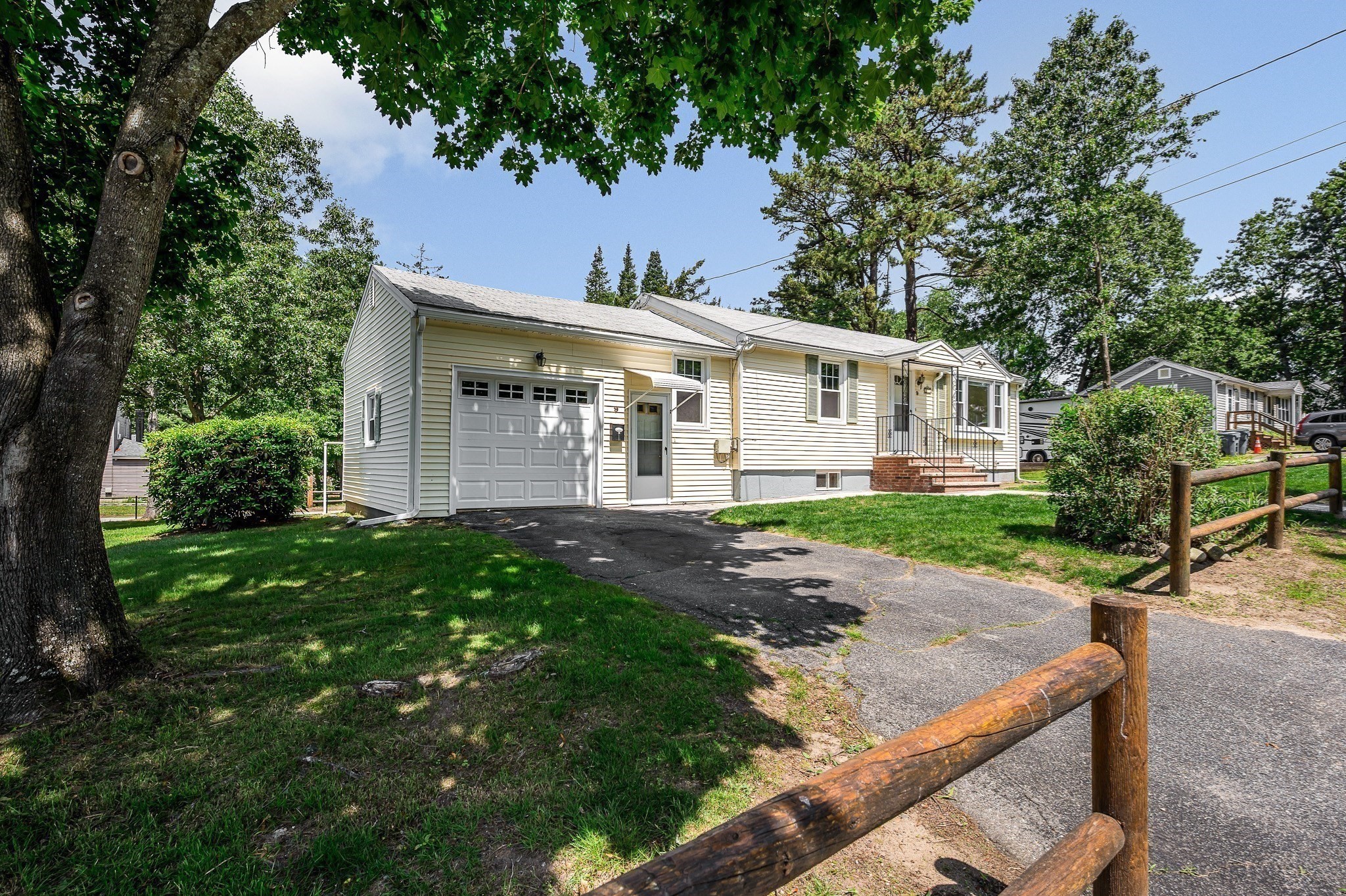 9 Hinckley Rd Property Photo 2