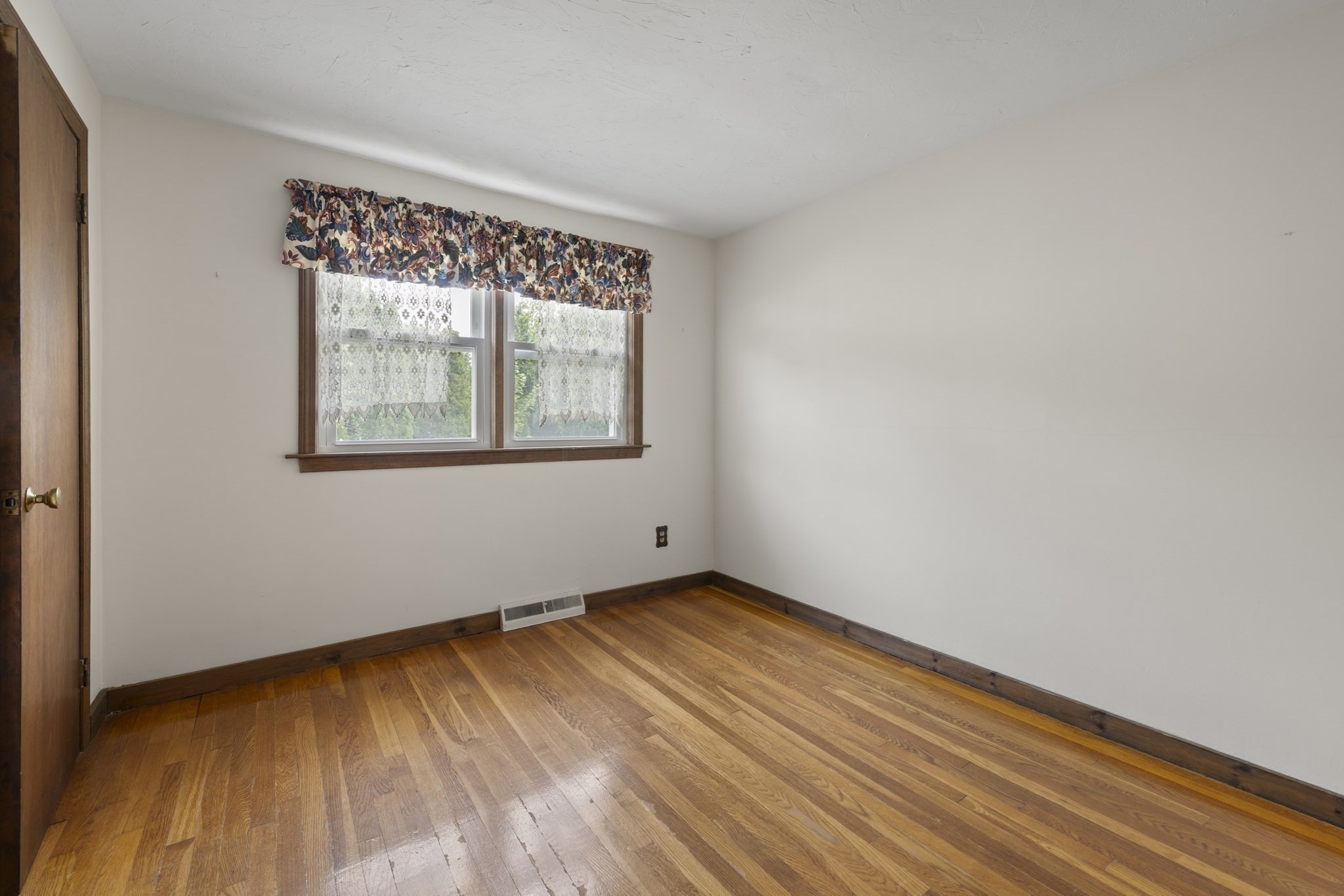 8 Russell Road Property Photo 12