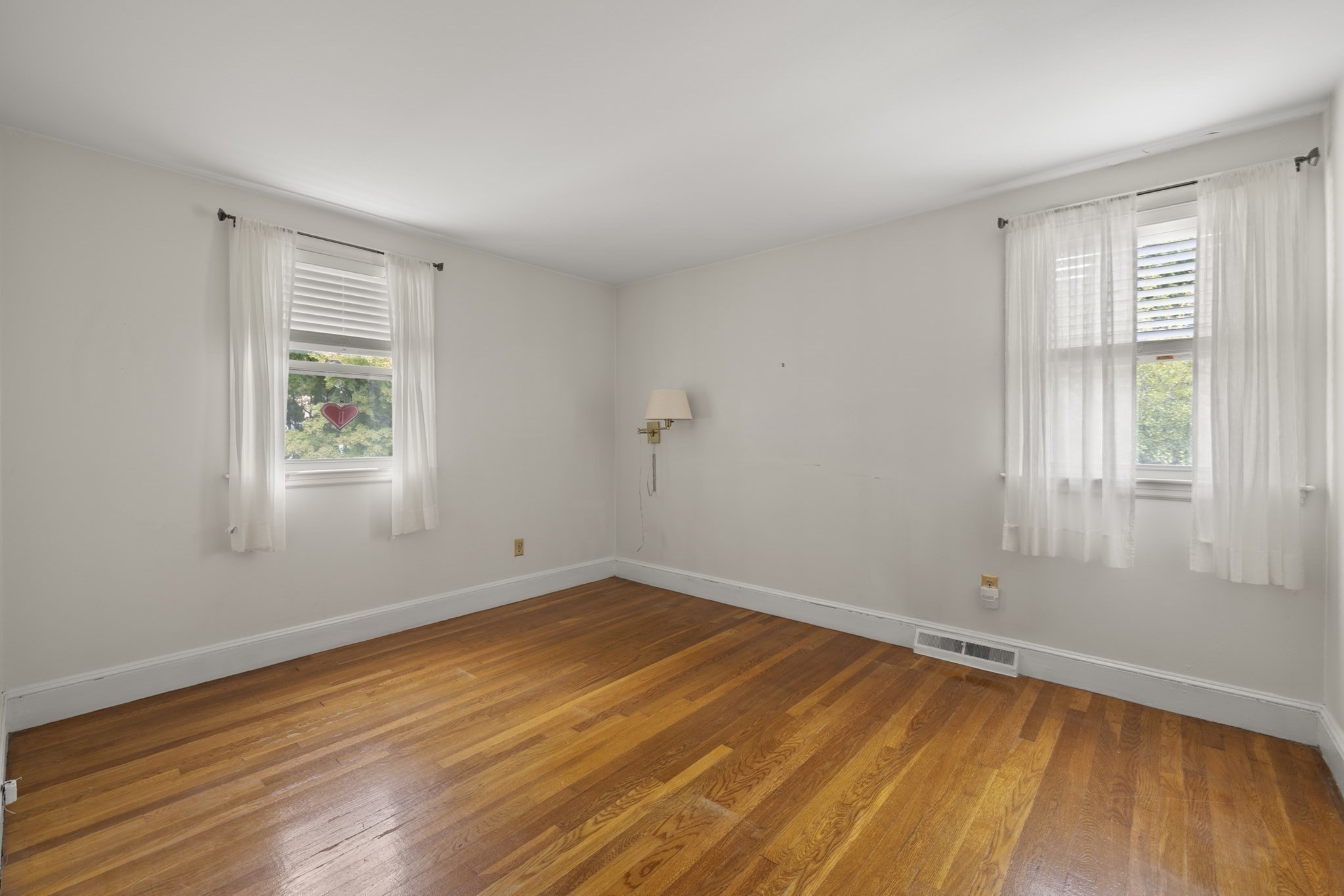 8 Russell Road Property Photo 13