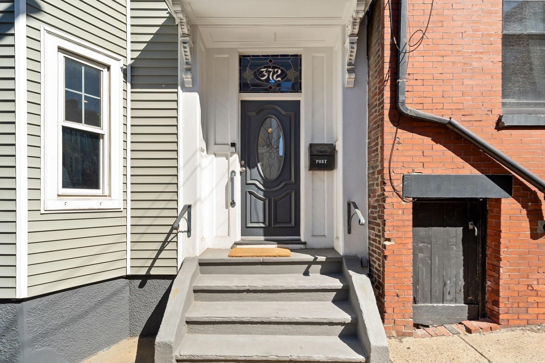 372 Silver St Property Photo 1