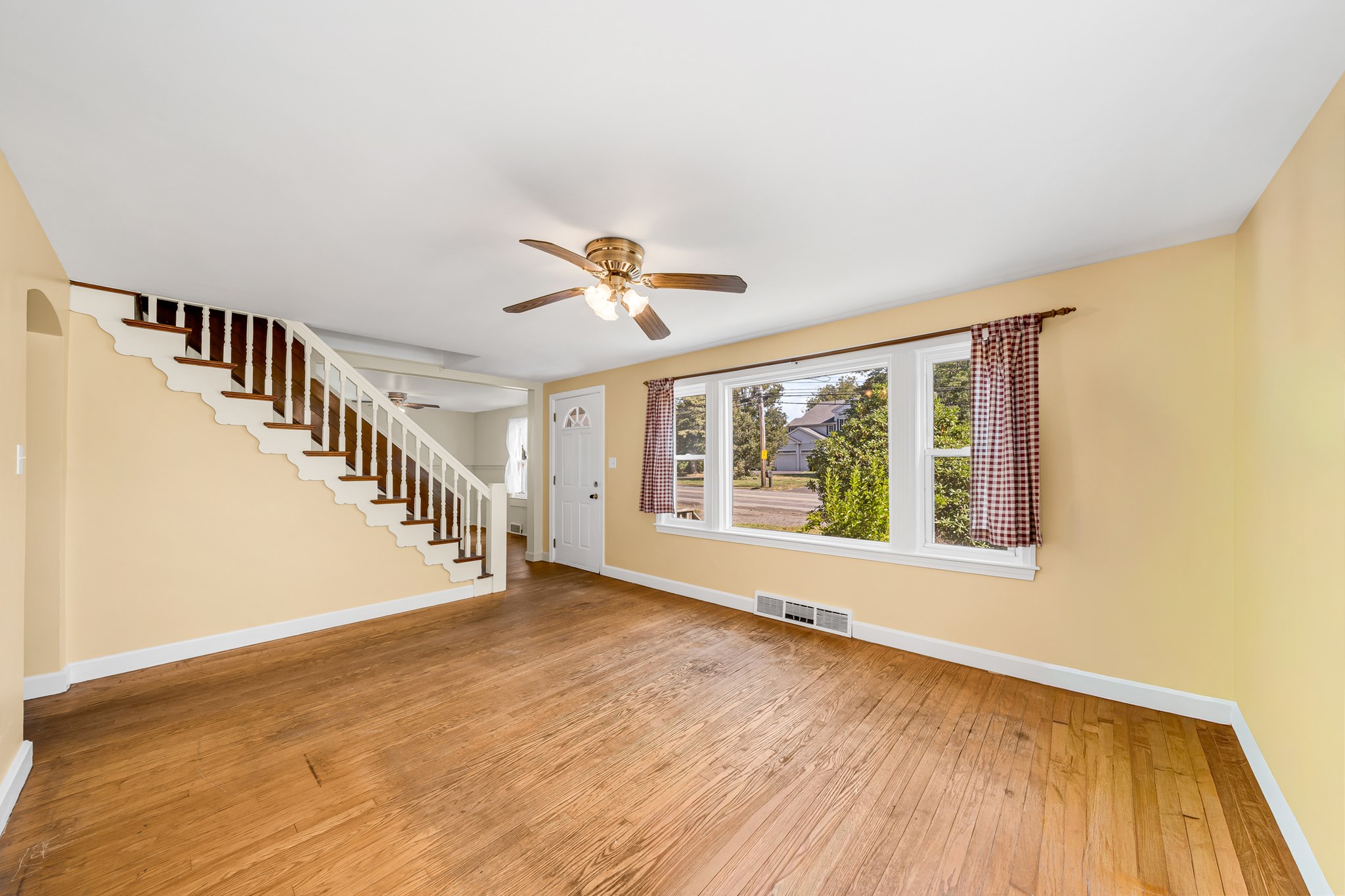 394 Sutton St Property Photo 3