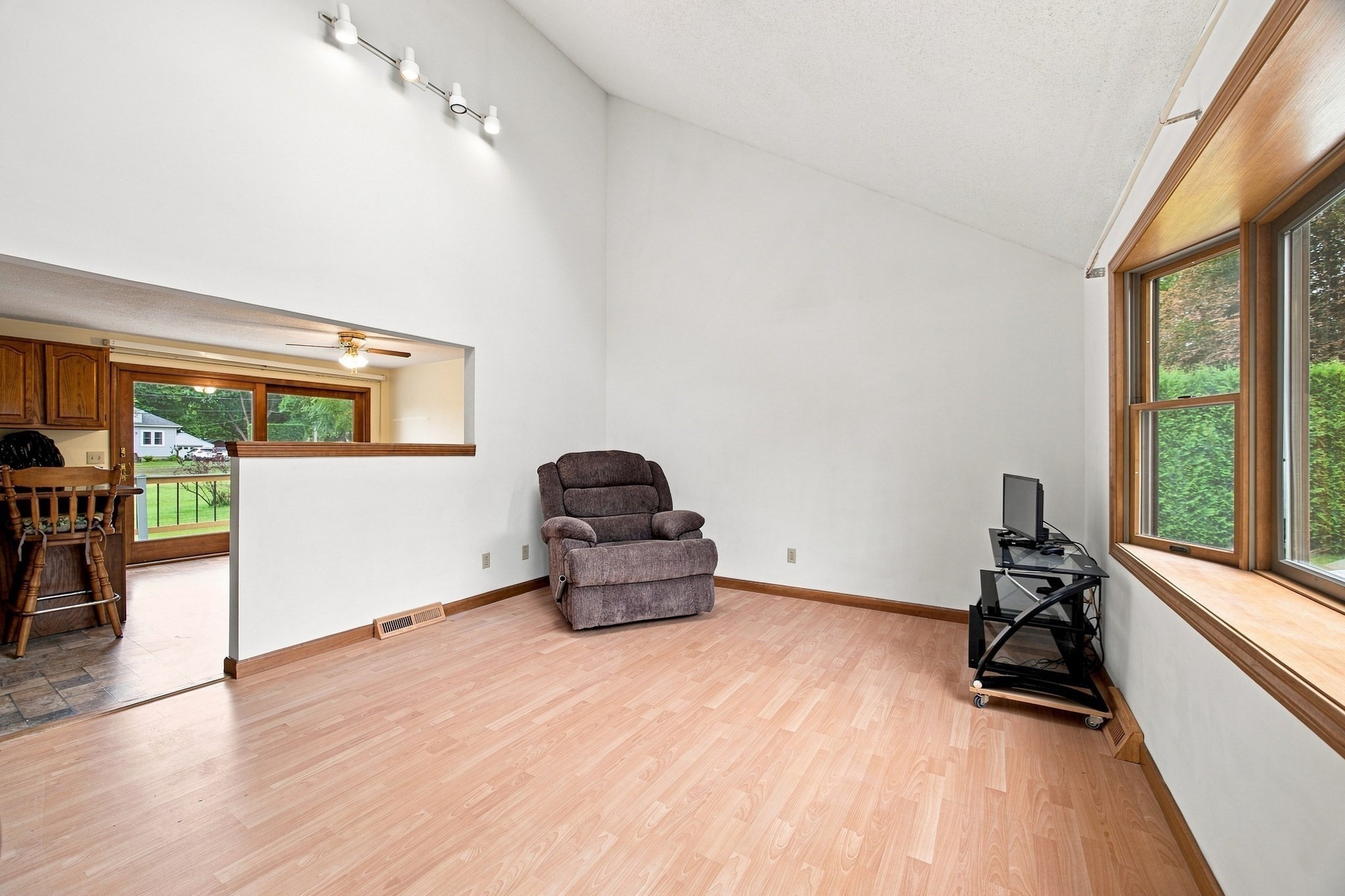 10 Mountianview Street Property Photo 2