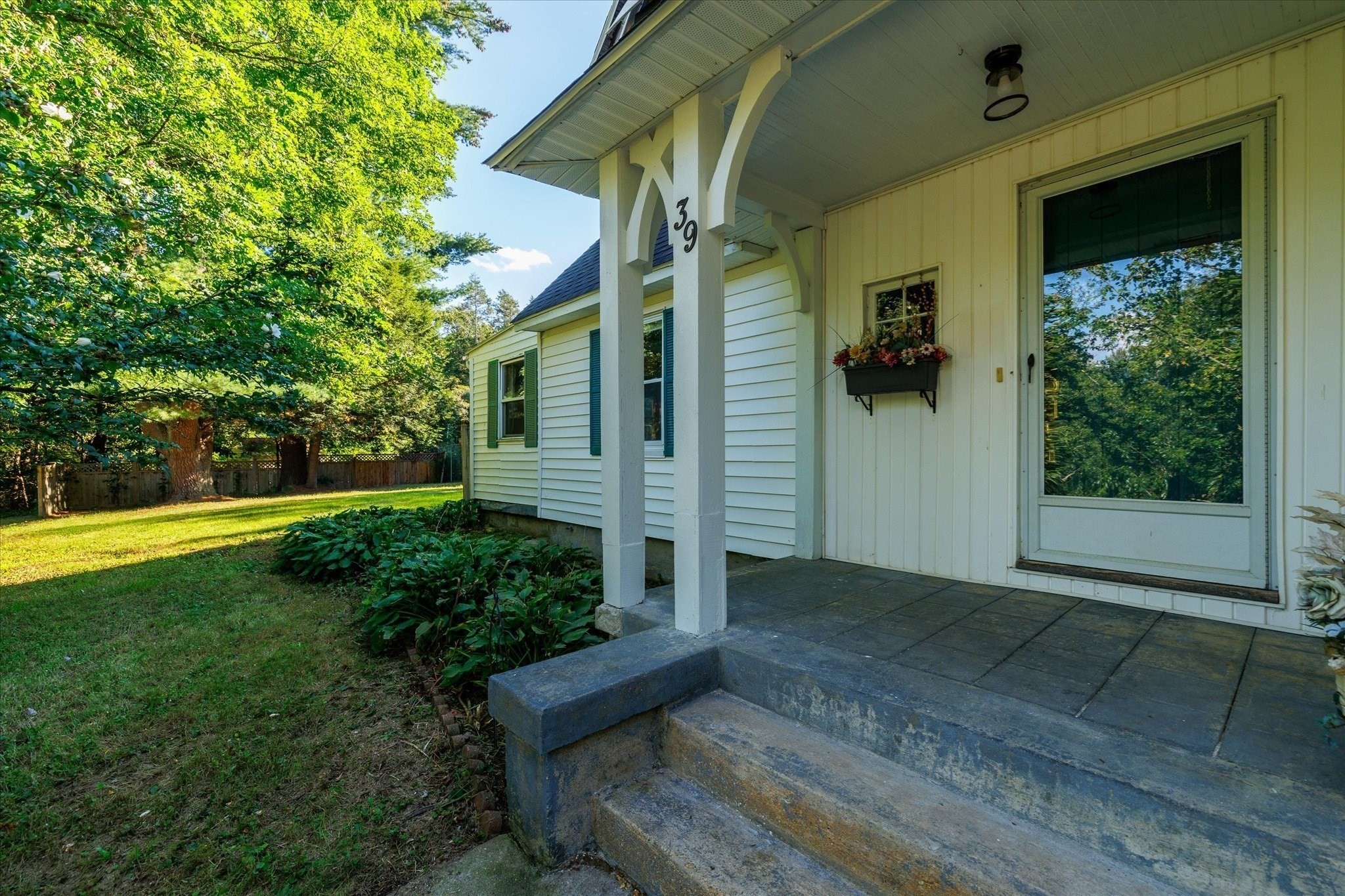 39 Southbridge Rd Property Photo 2