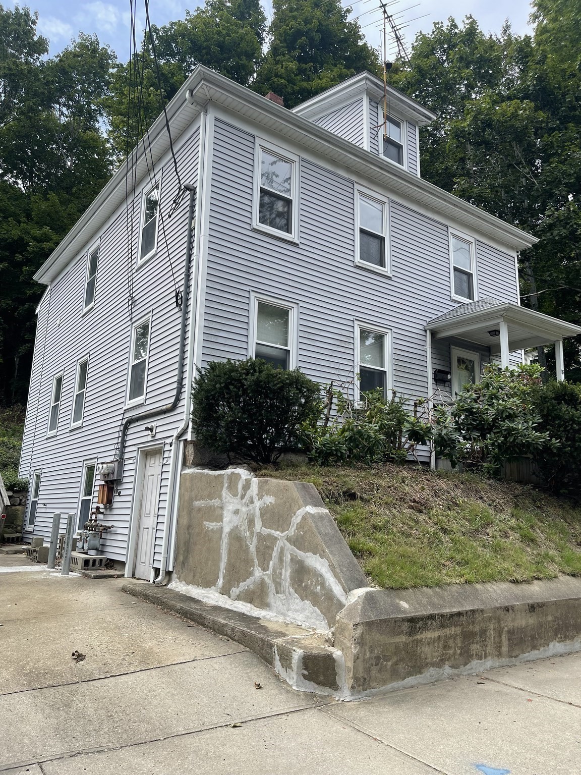 18 Oak St. Property Photo 4