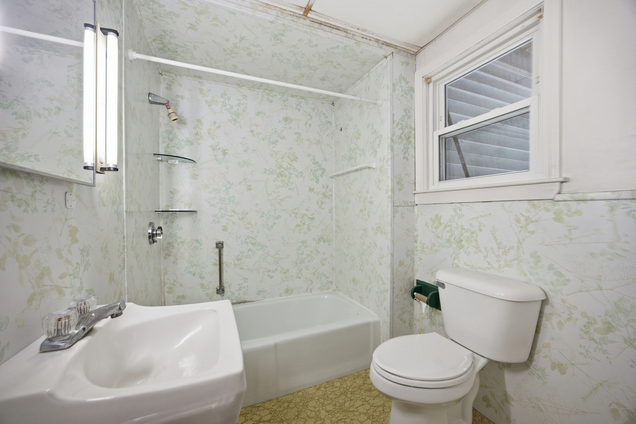18 Oak St. Property Photo 9