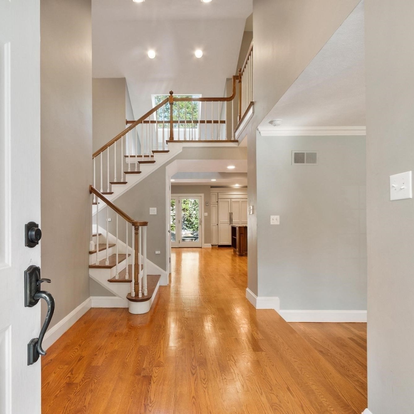 9 Lantern Rd Property Photo 3