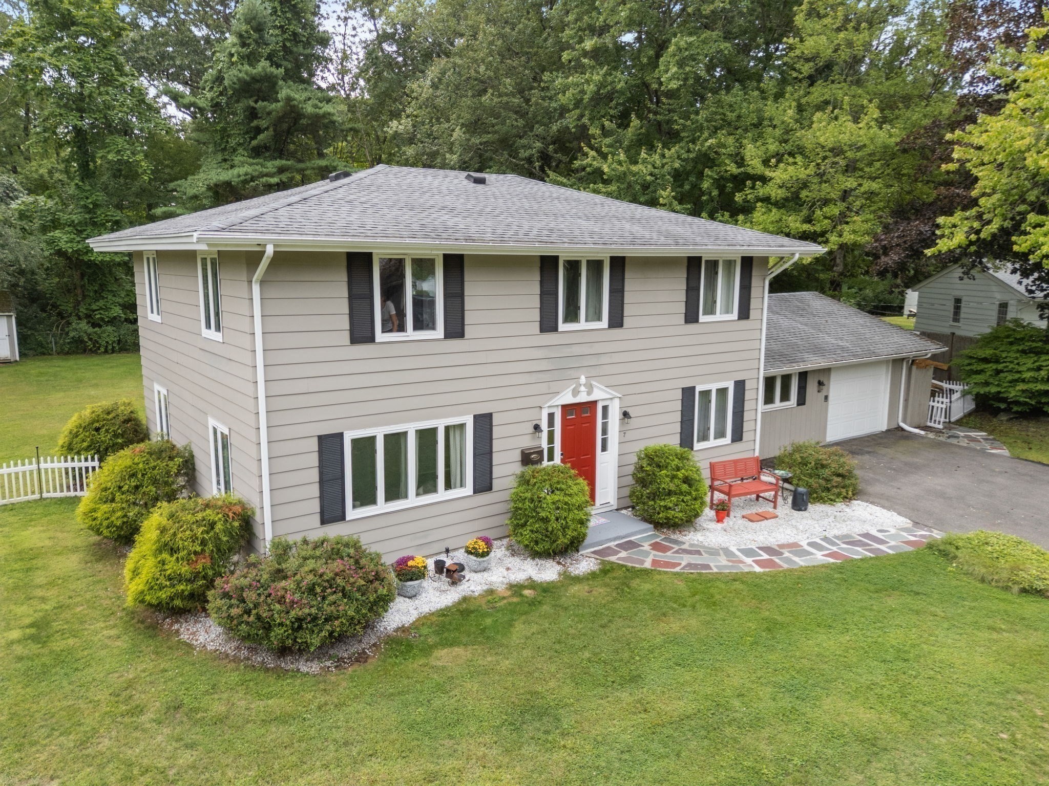 7 Lamphere Cir Property Photo 2
