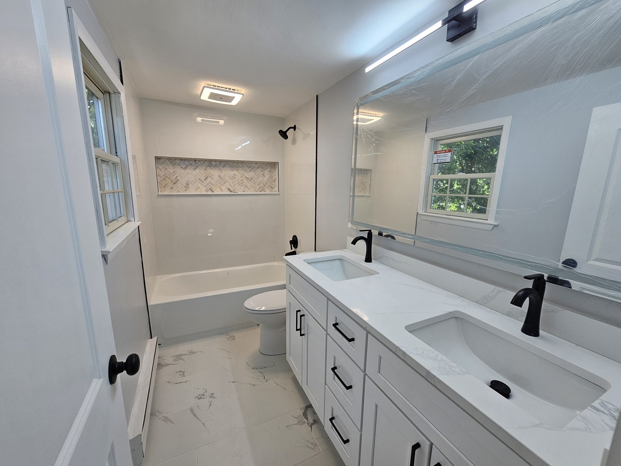 165 Newbury St Property Photo 4