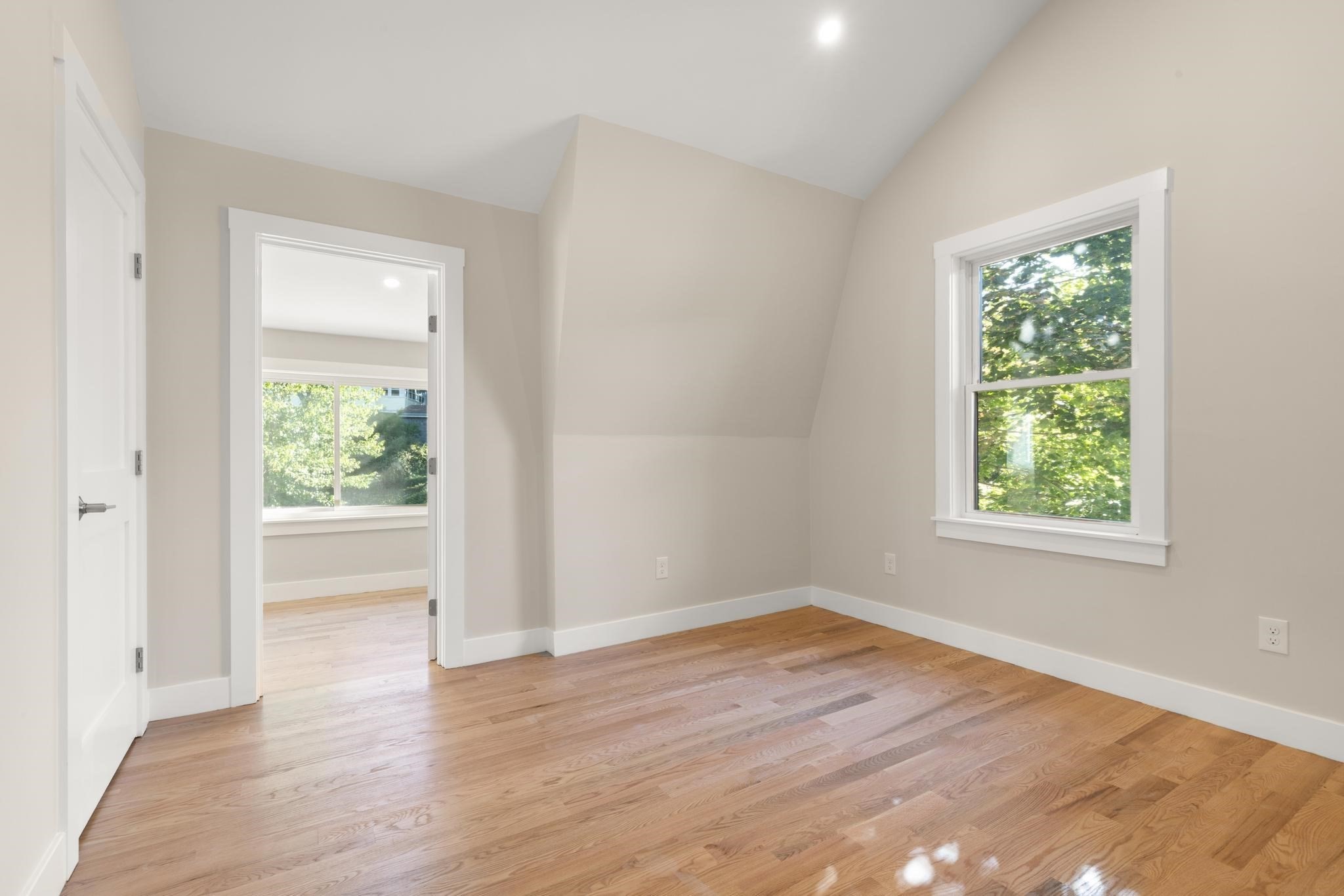 709 Belmont St Property Photo 22