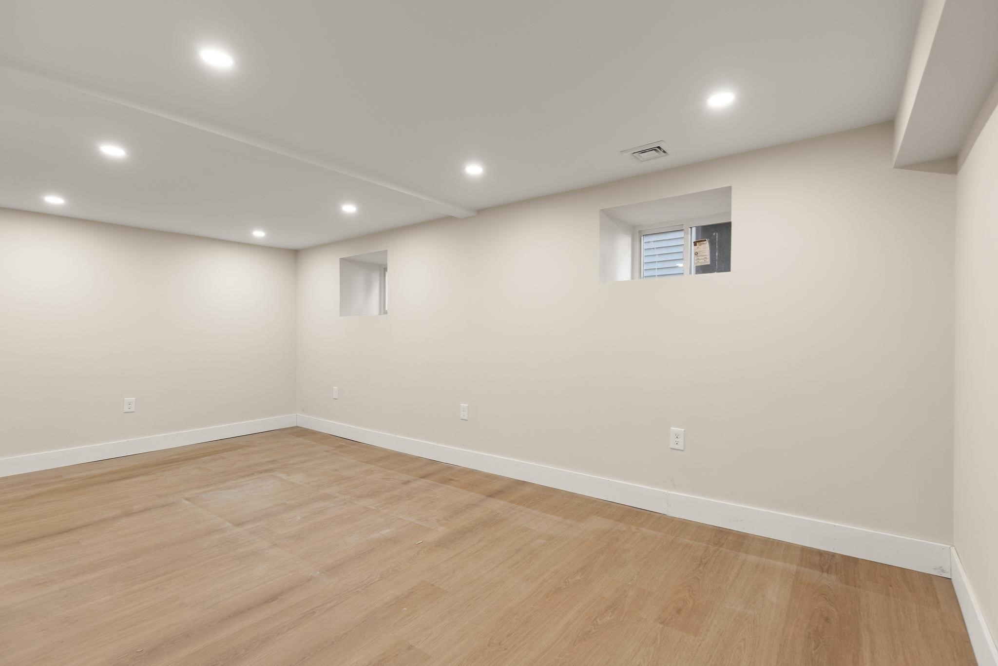 709 Belmont St Property Photo 35