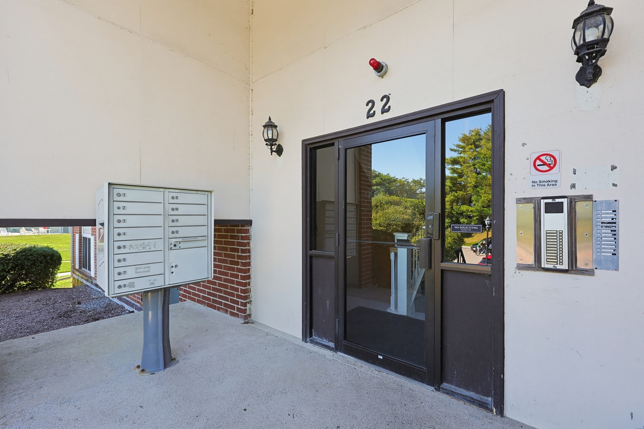 22 Dailey St # F Property Photo 4