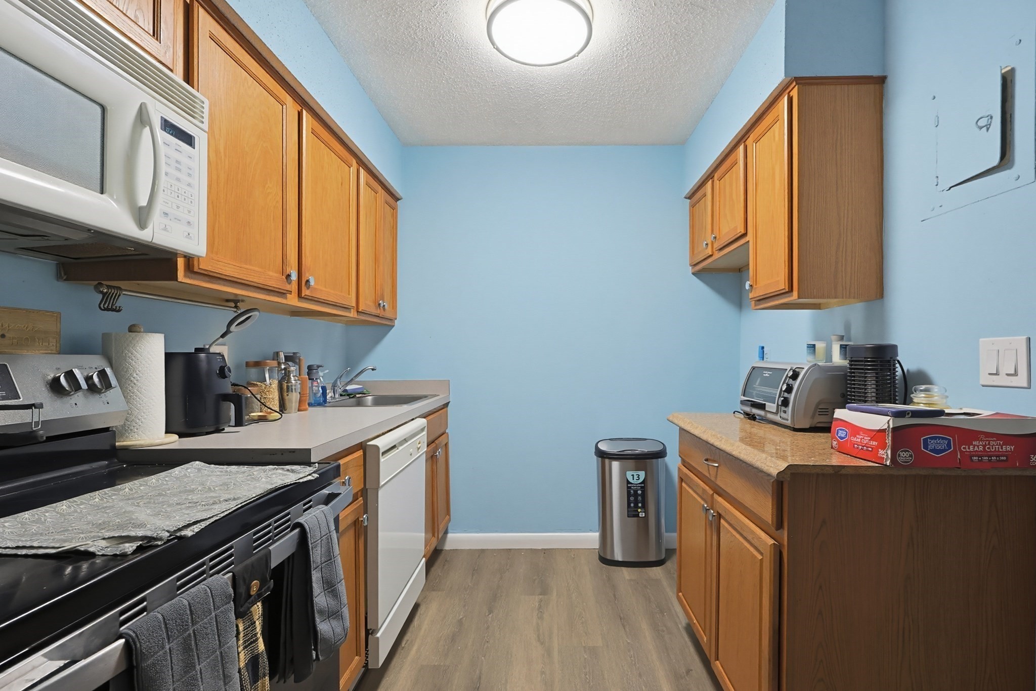 22 Dailey St # F Property Photo 8