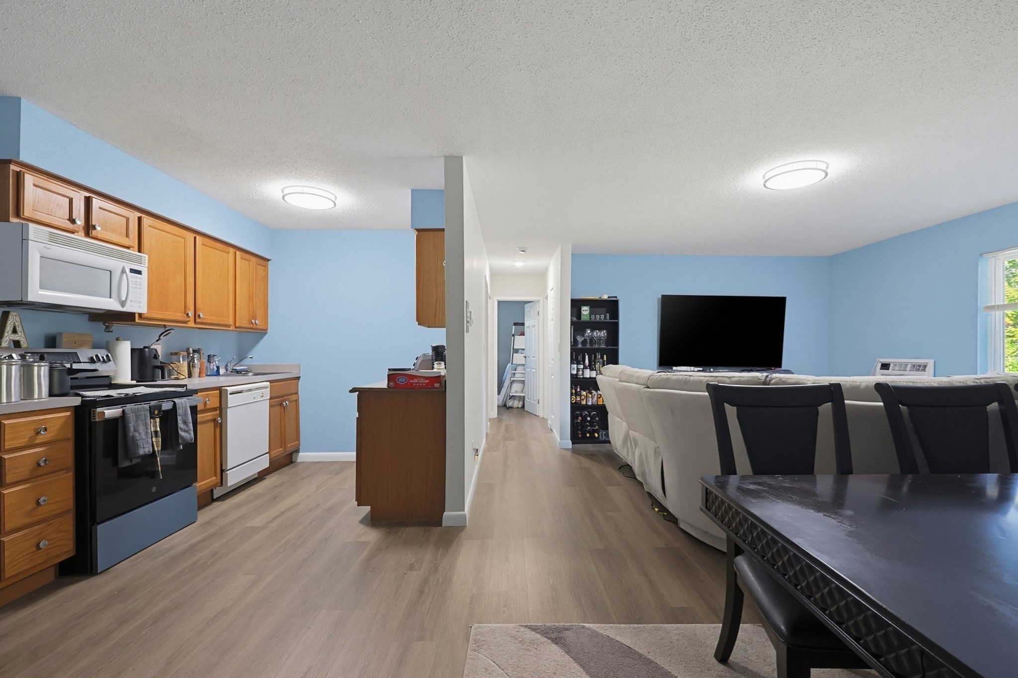 22 Dailey St # F Property Photo 9
