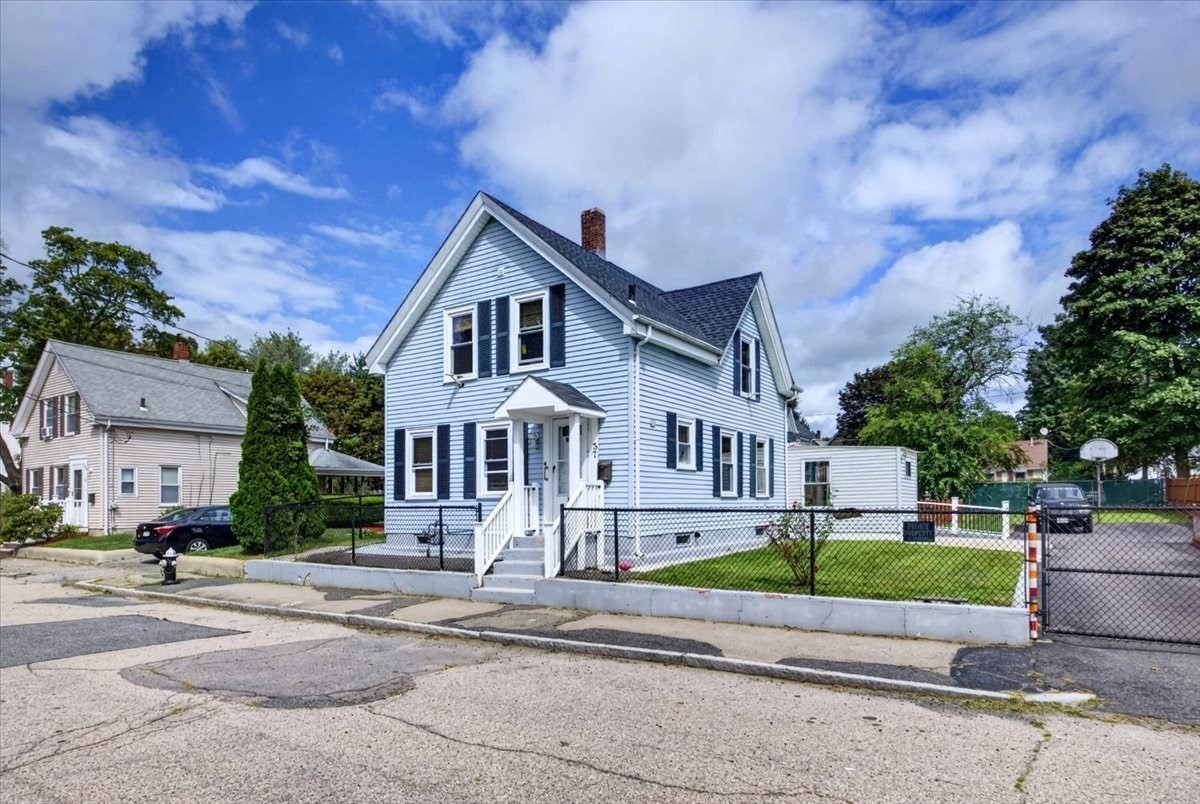 37 Taber Ave Property Photo 4