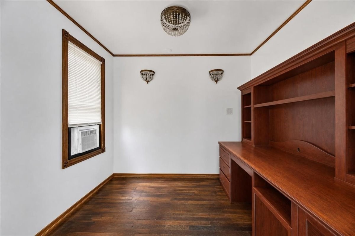 37 Taber Ave Property Photo 7