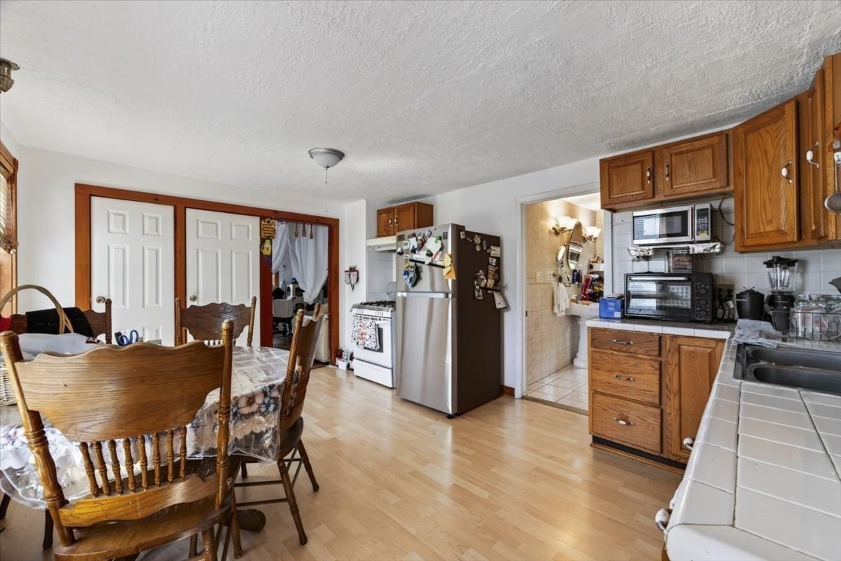 37 Taber Ave Property Photo 8