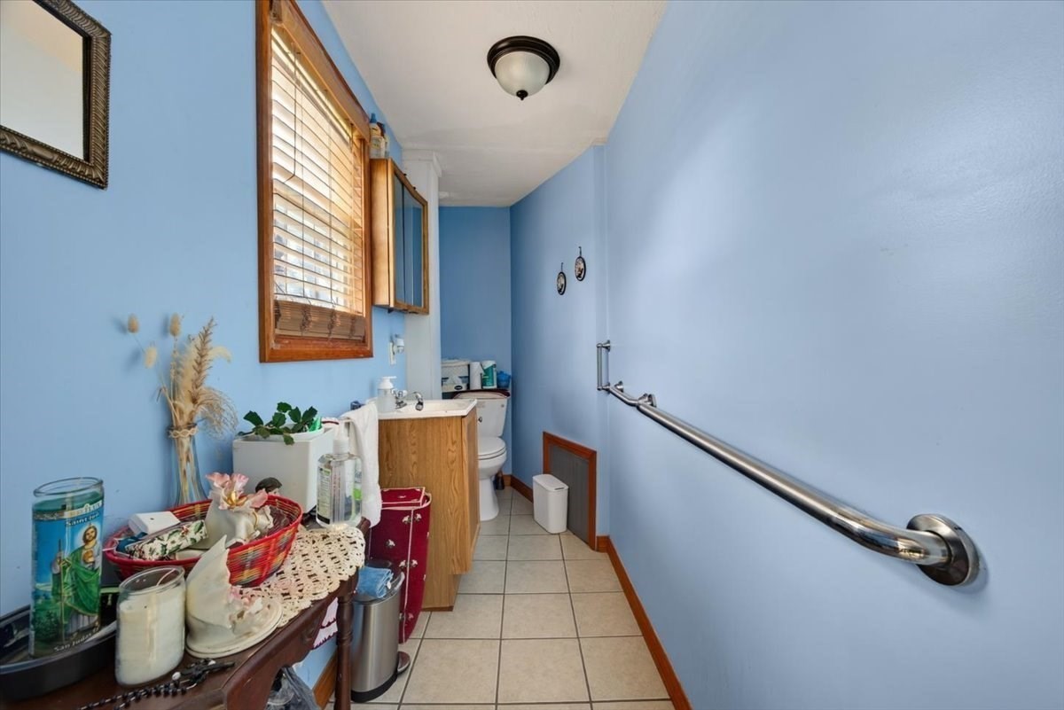 37 Taber Ave Property Photo 11