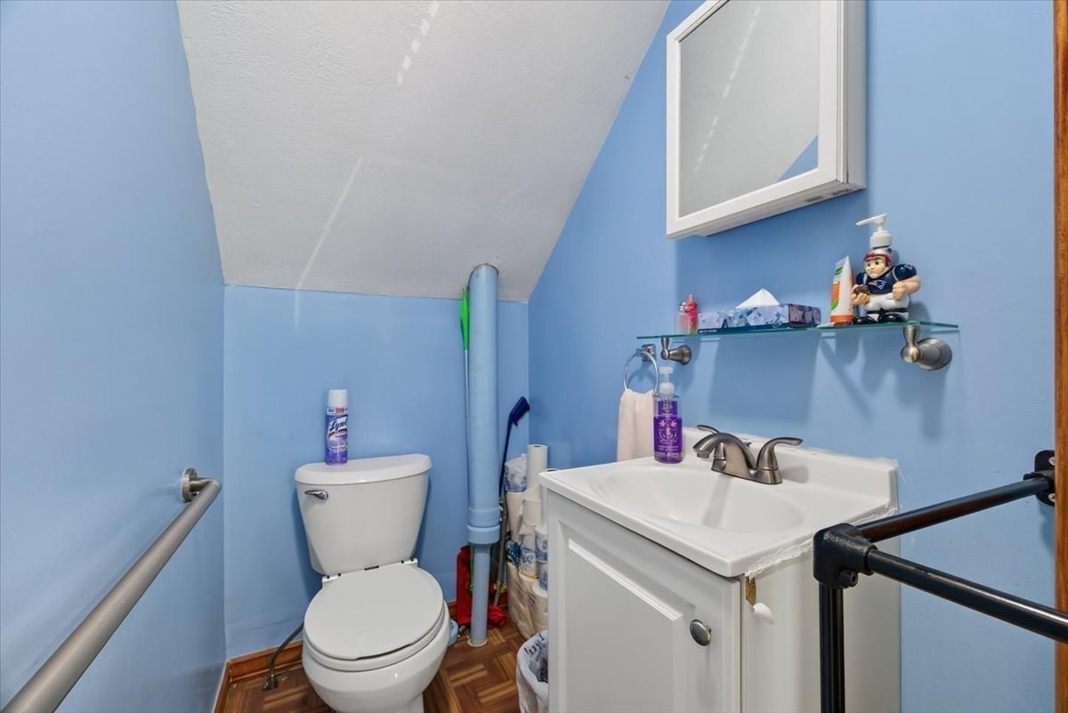 37 Taber Ave Property Photo 19