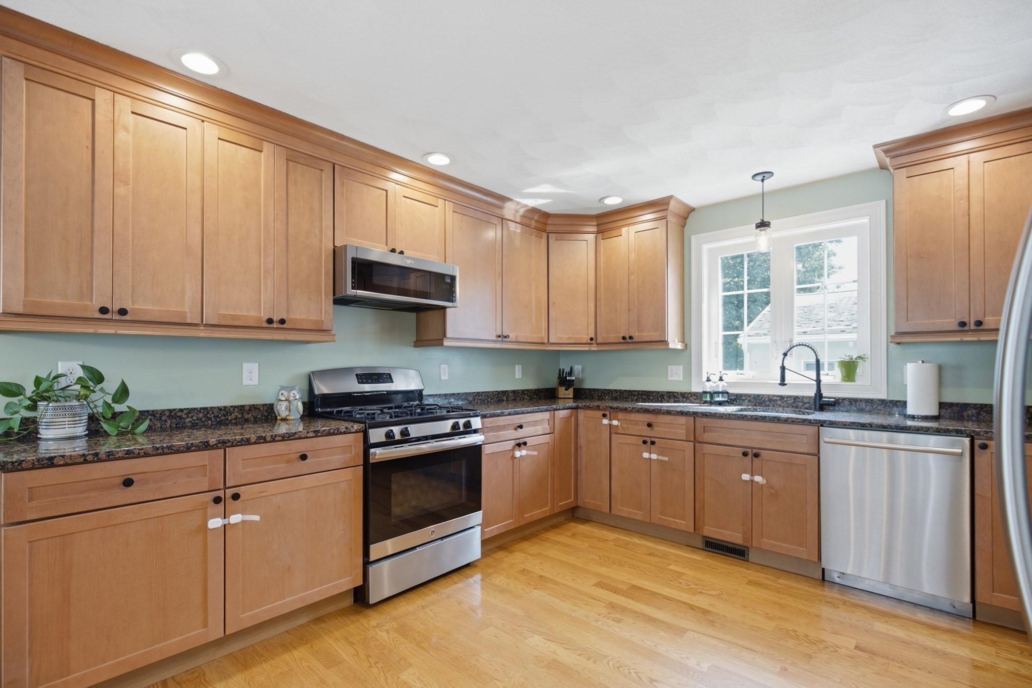 271 Lebanon St Property Photo 4