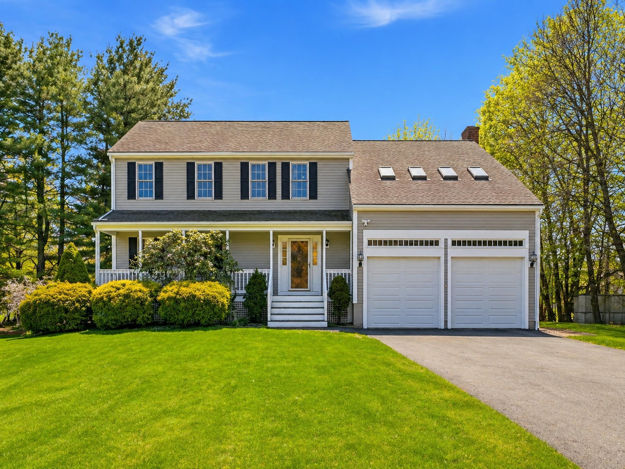 1 Village Ln