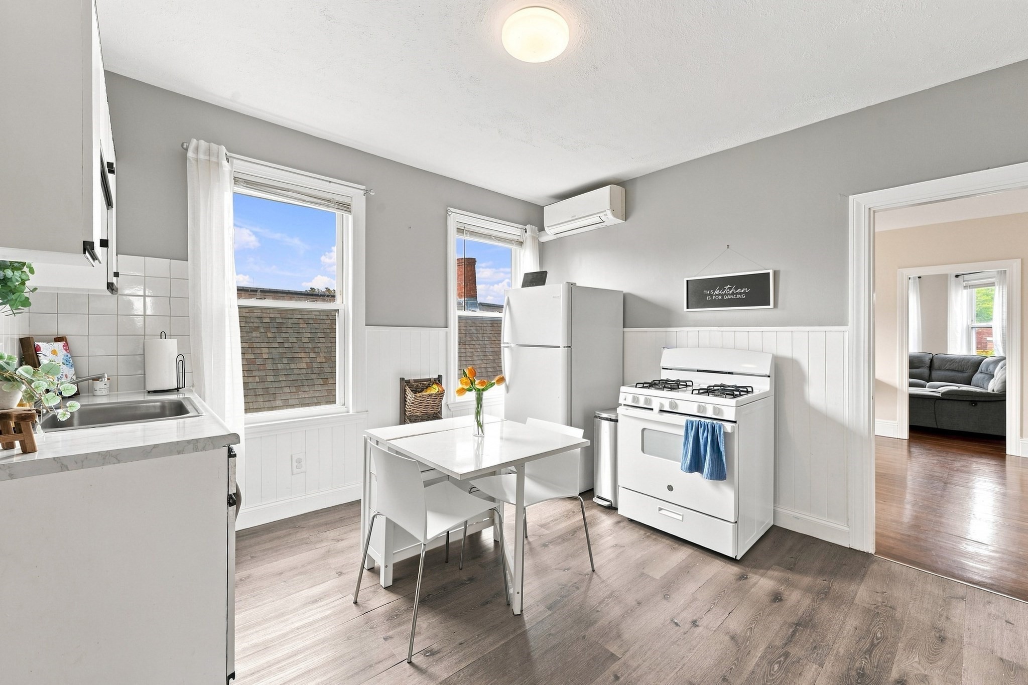 20 Hunting St Property Photo 2