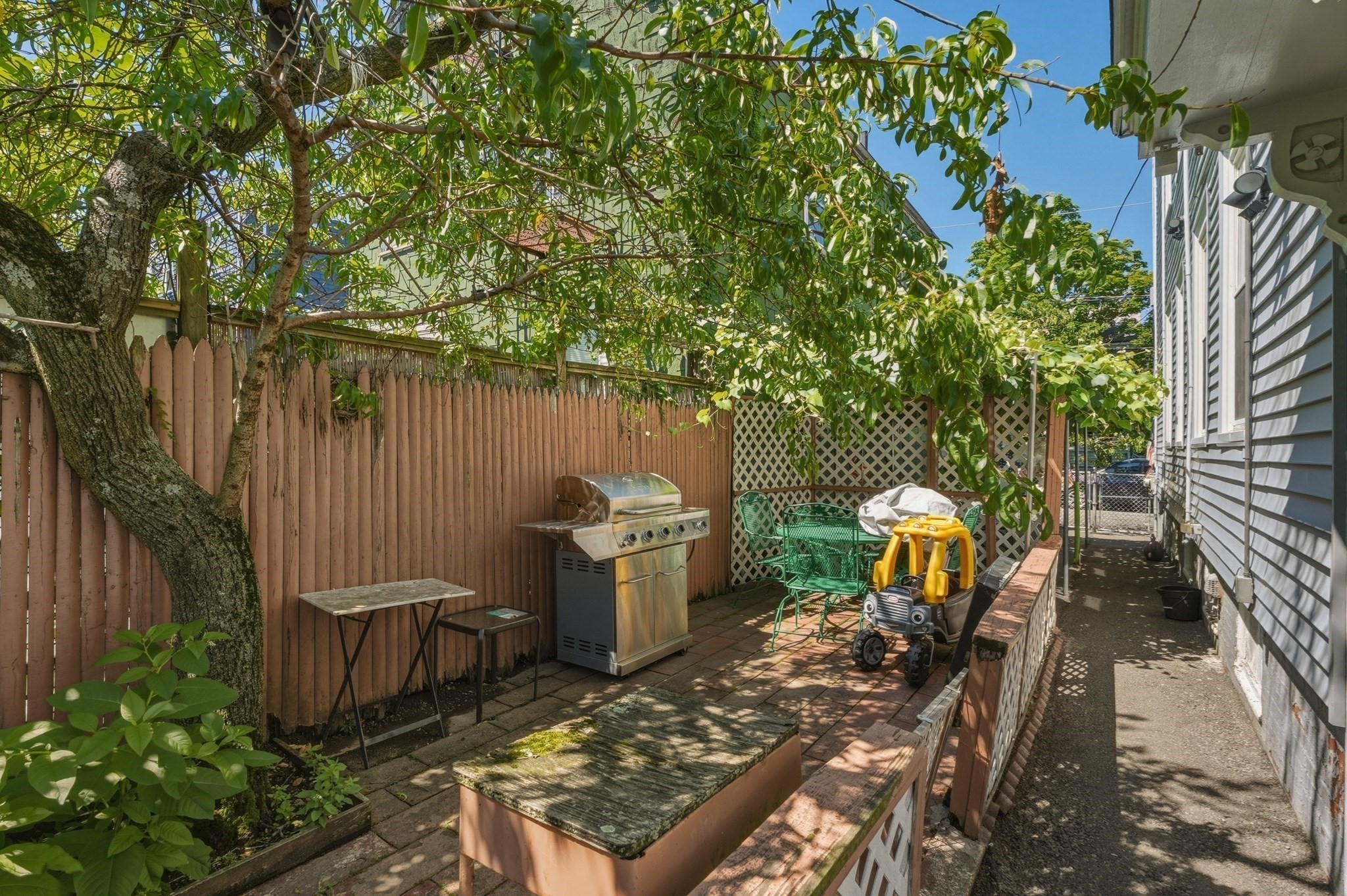 20 Hunting St Property Photo 33