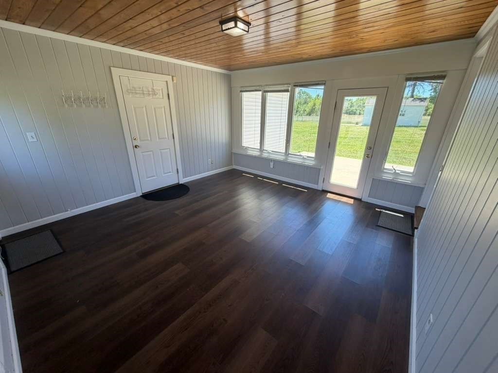 91 Pleasant St Property Photo 3