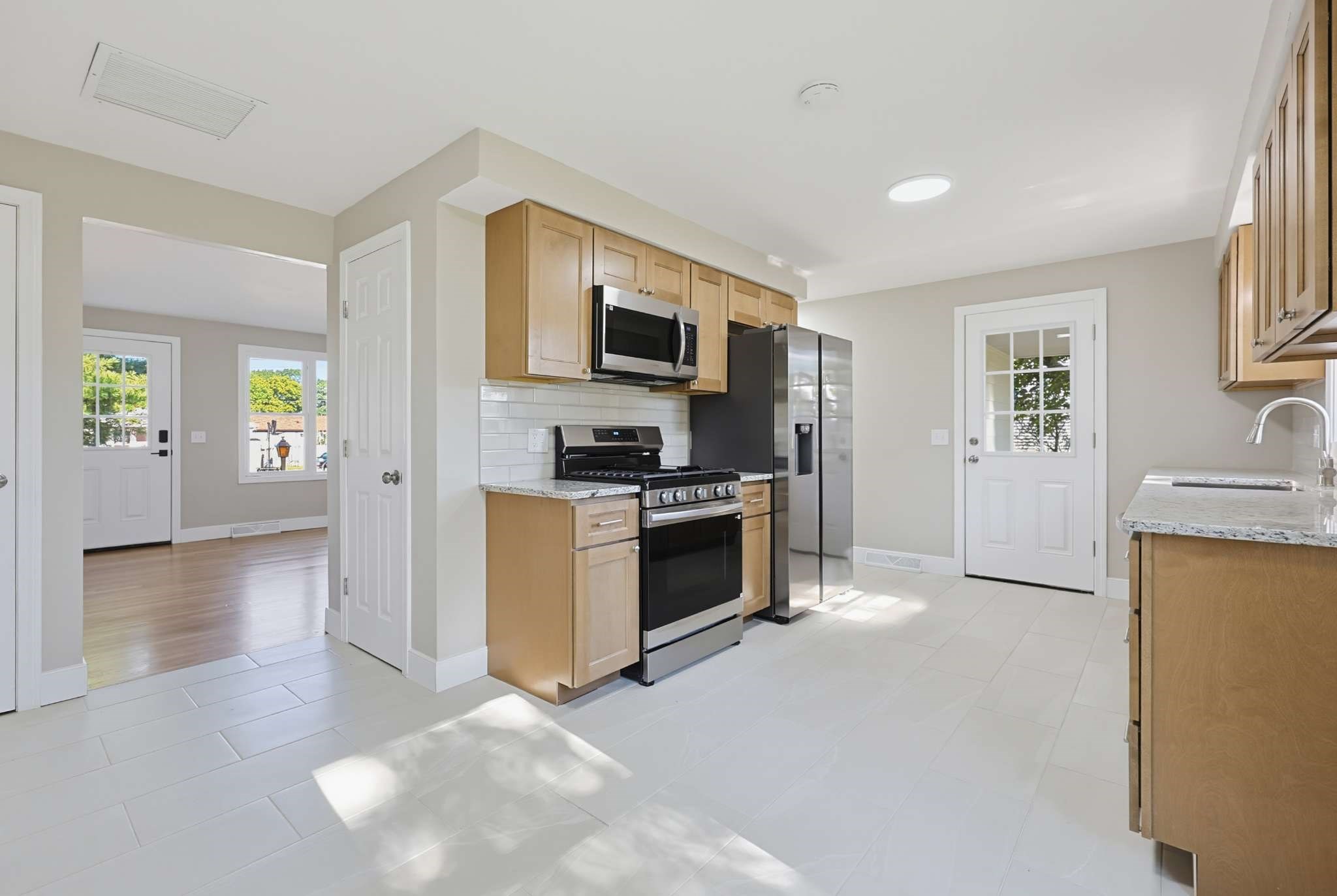 28 Deerfield Rd Property Photo 6