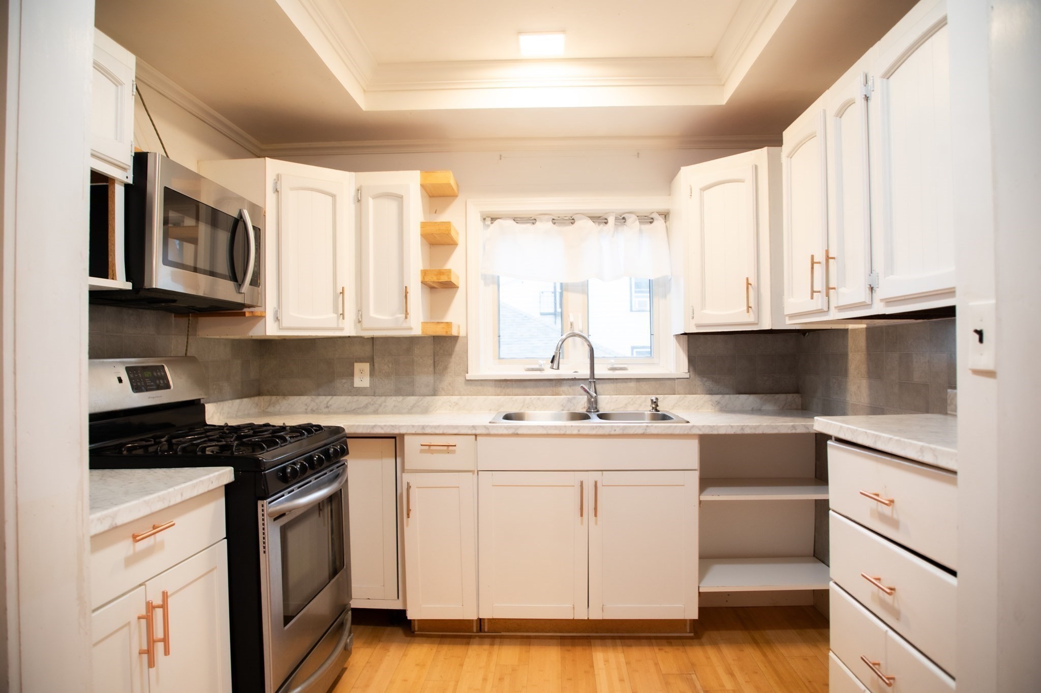 73 Wooley St Property Photo 3