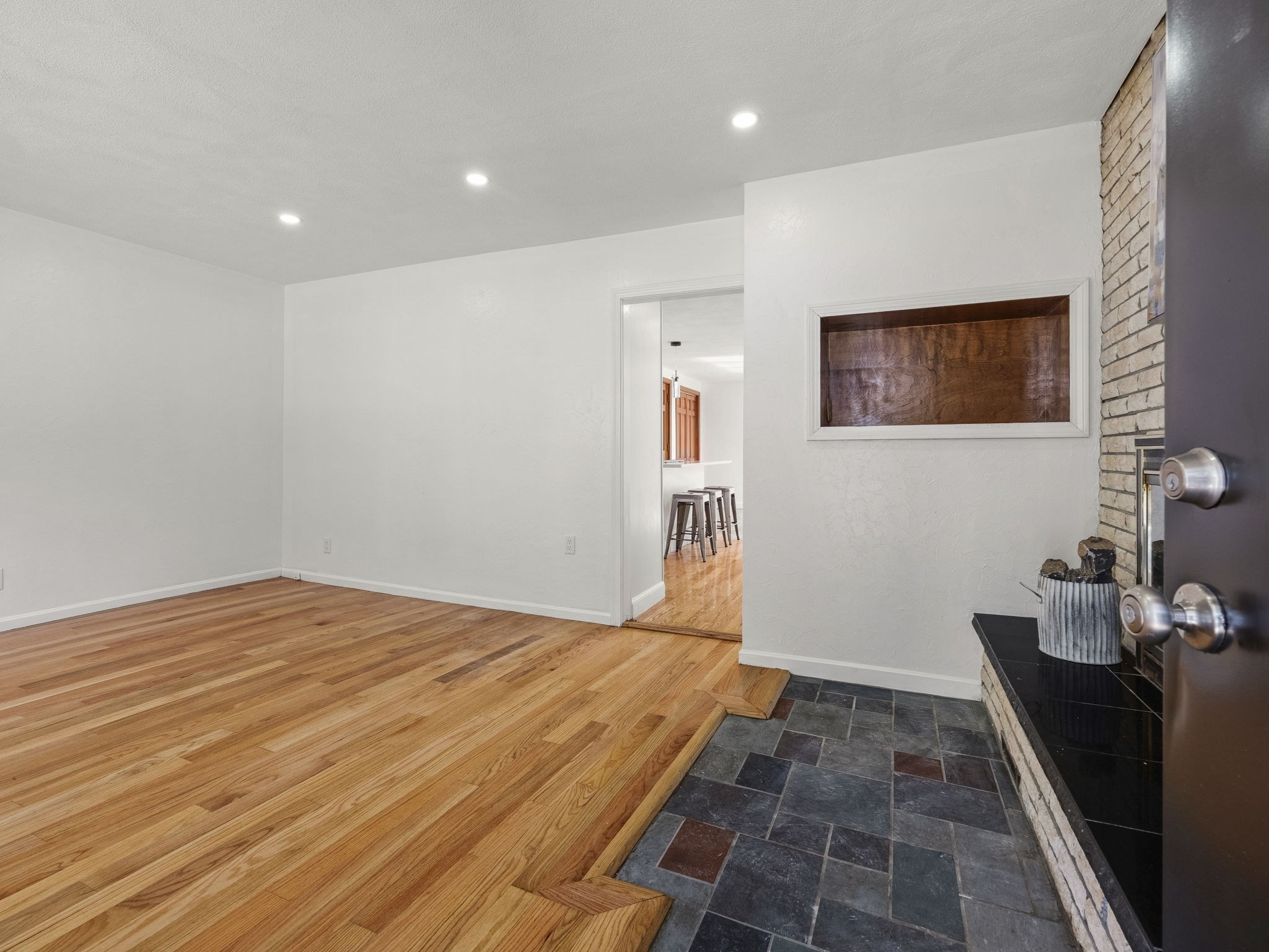 12 Boston St Property Photo 3