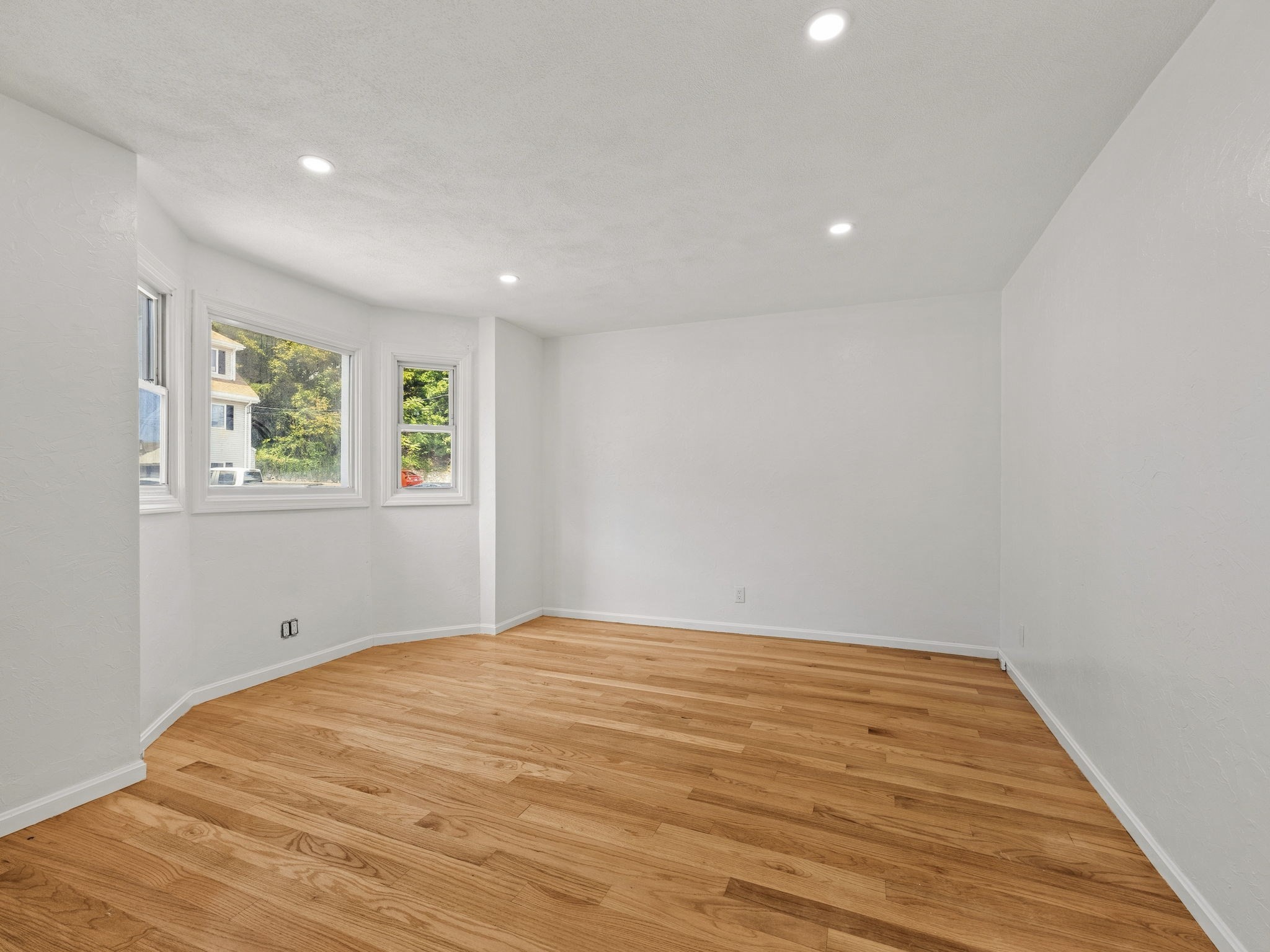12 Boston St Property Photo 5