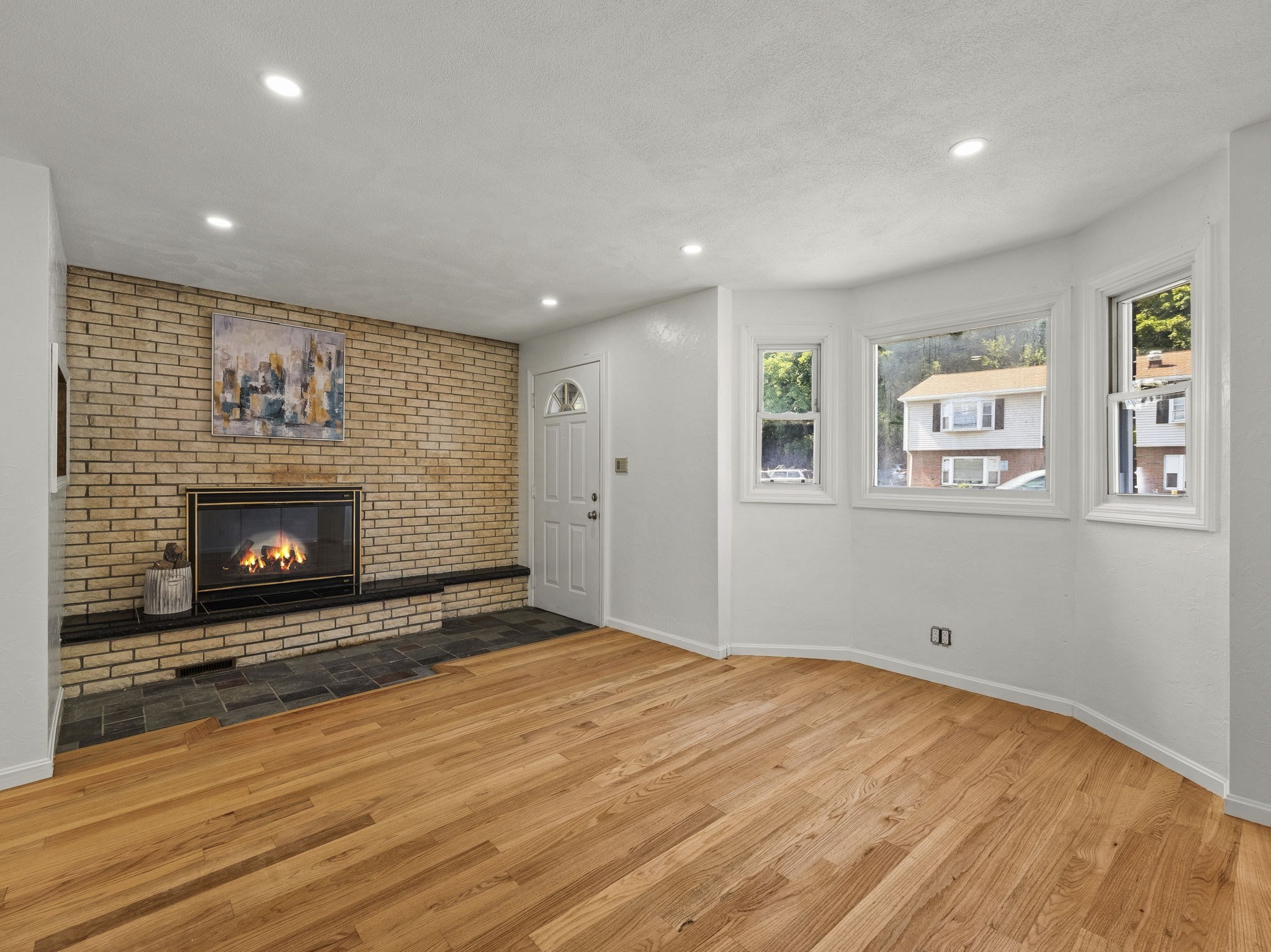 12 Boston St Property Photo 6