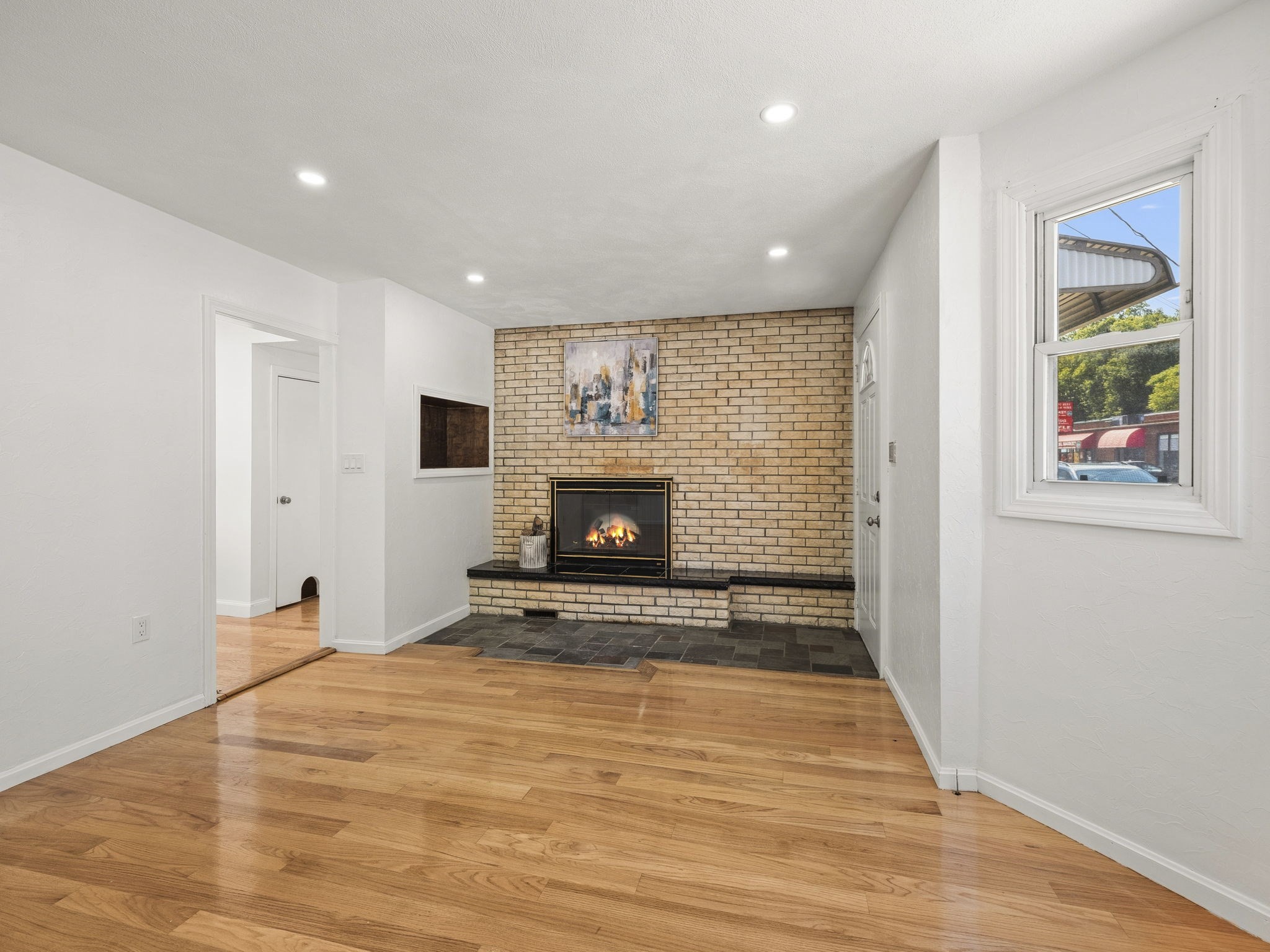 12 Boston St Property Photo 8