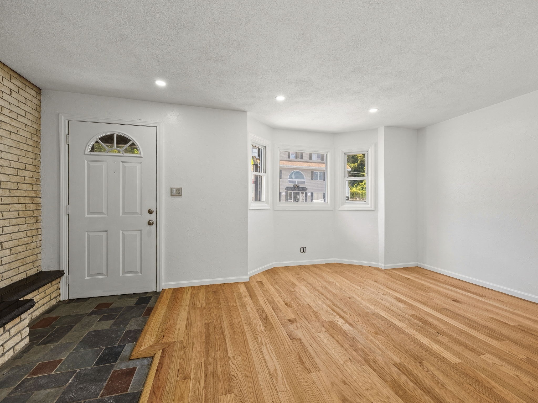 12 Boston St Property Photo 9