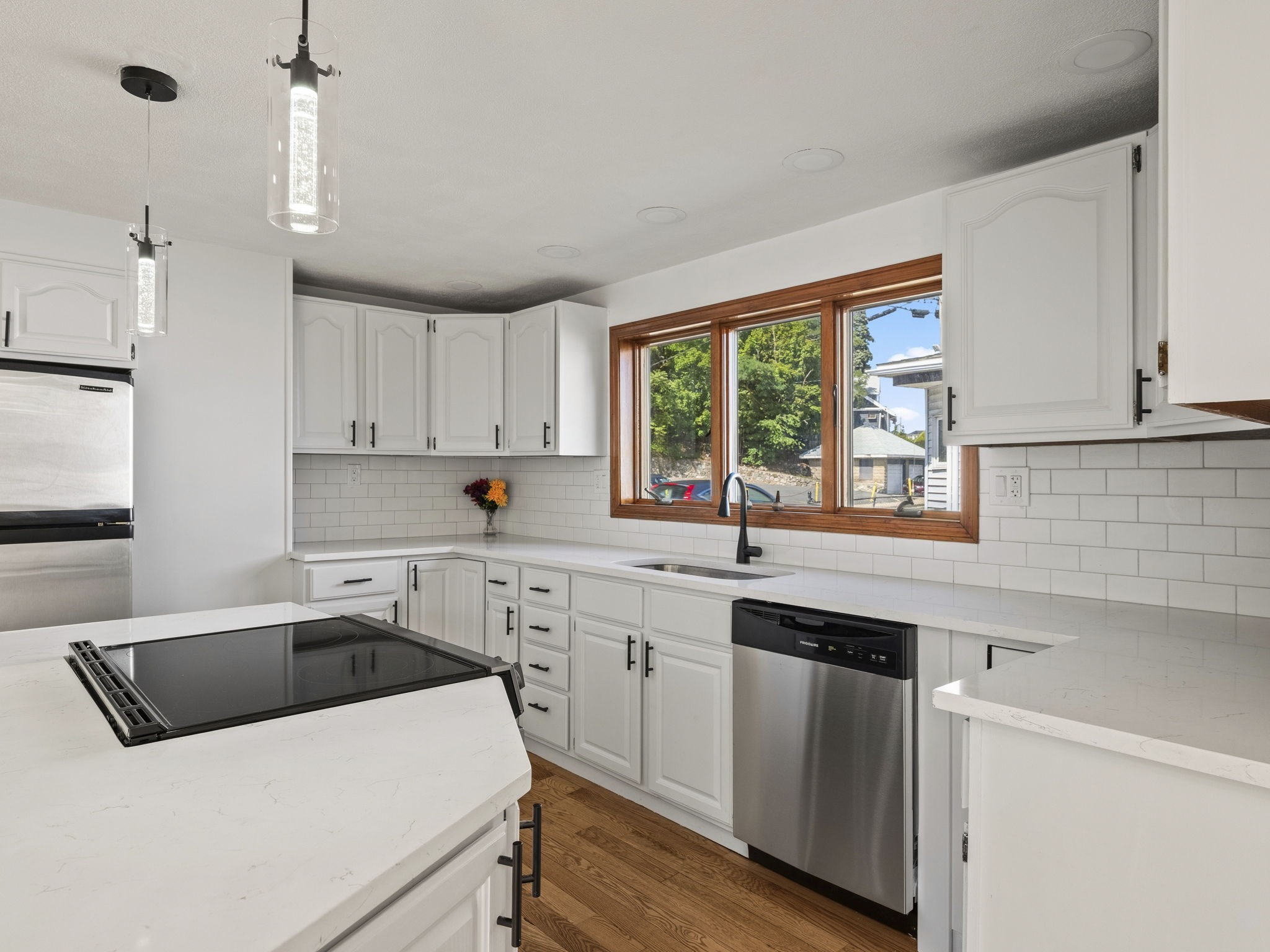 12 Boston St Property Photo 11