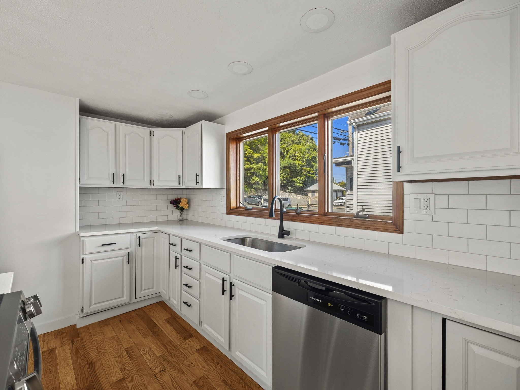 12 Boston St Property Photo 12