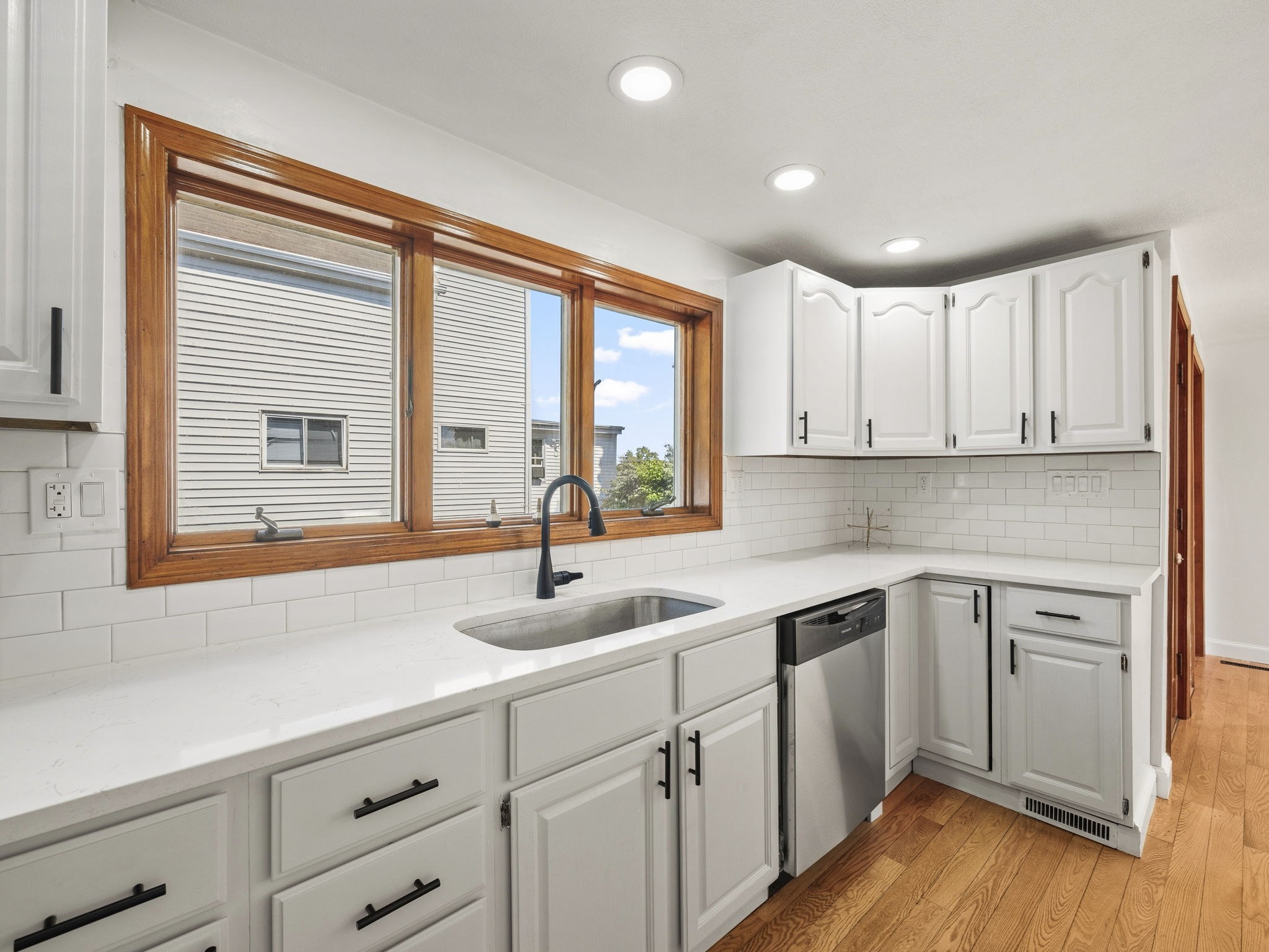 12 Boston St Property Photo 13