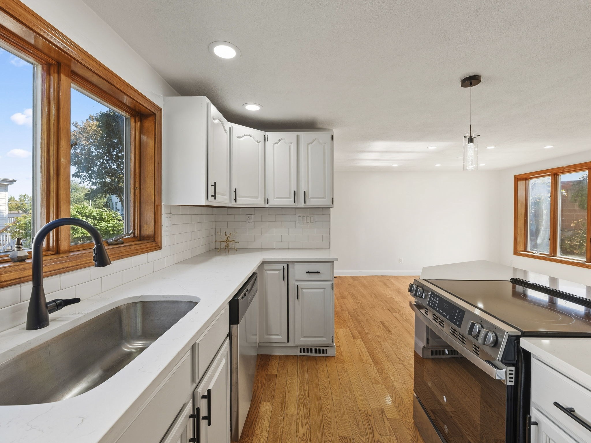 12 Boston St Property Photo 15