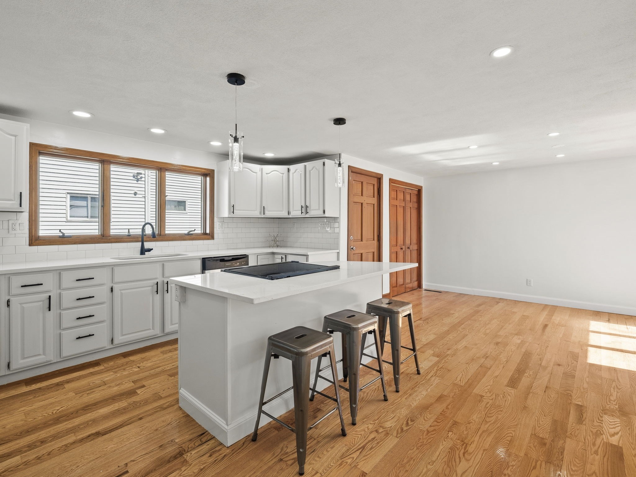 12 Boston St Property Photo 16