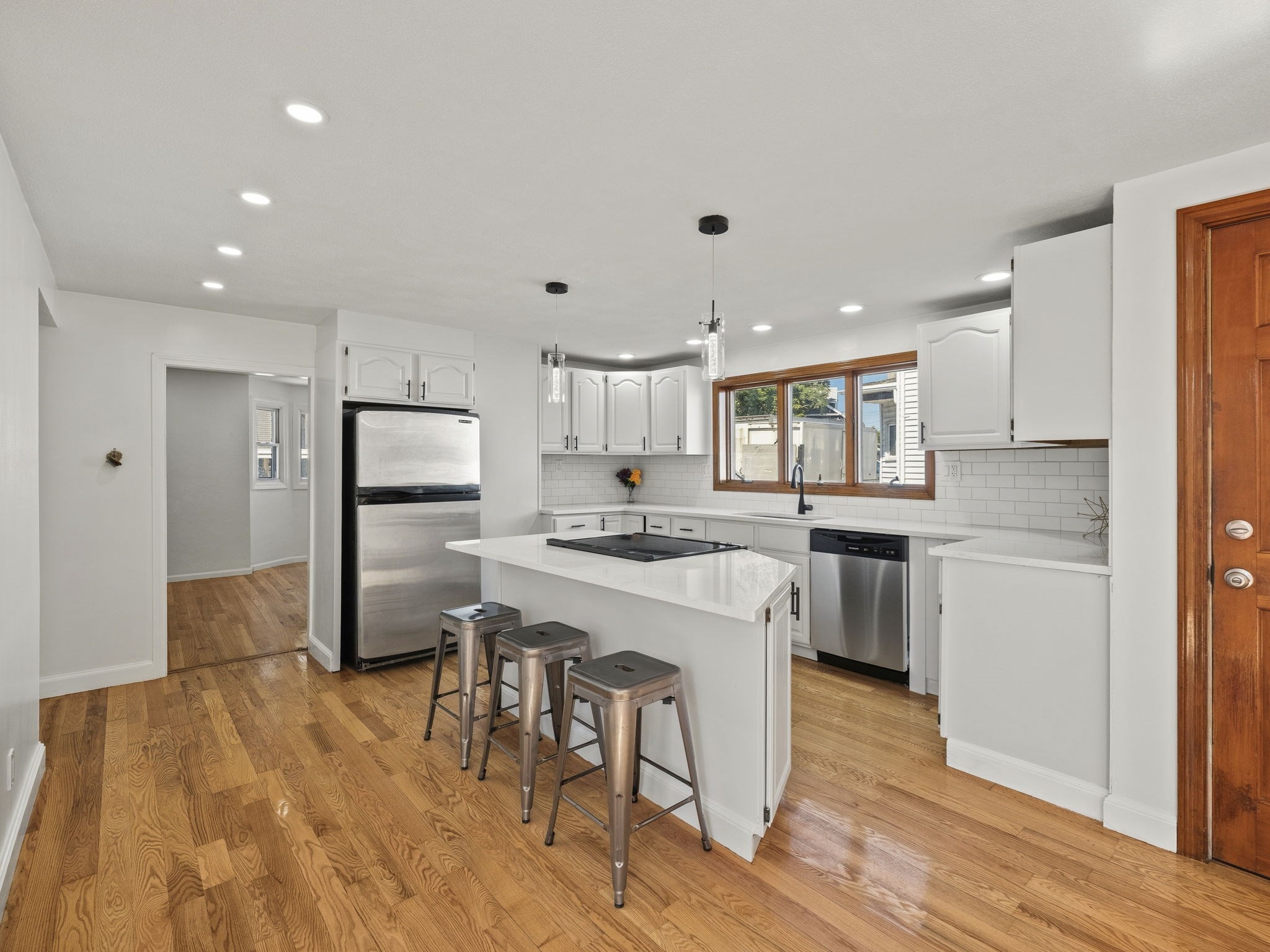 12 Boston St Property Photo 17